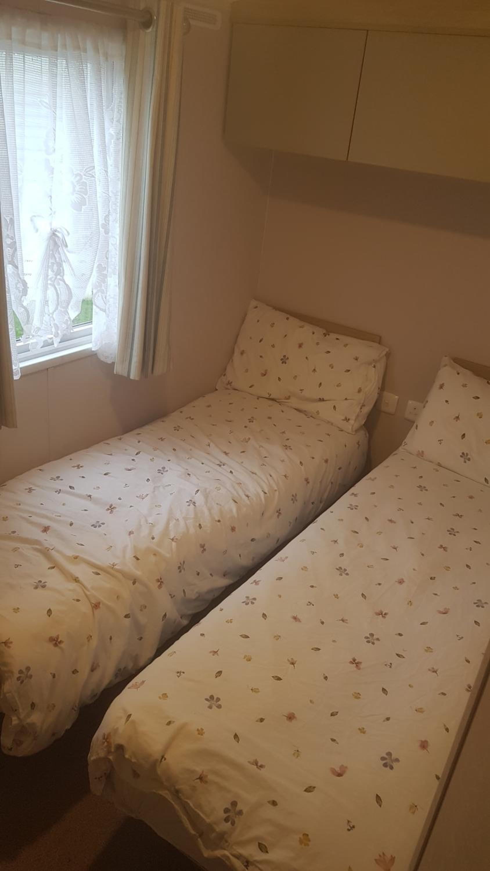 Fabulous 8birth modern mobile home close to beach Pet FREE view 3