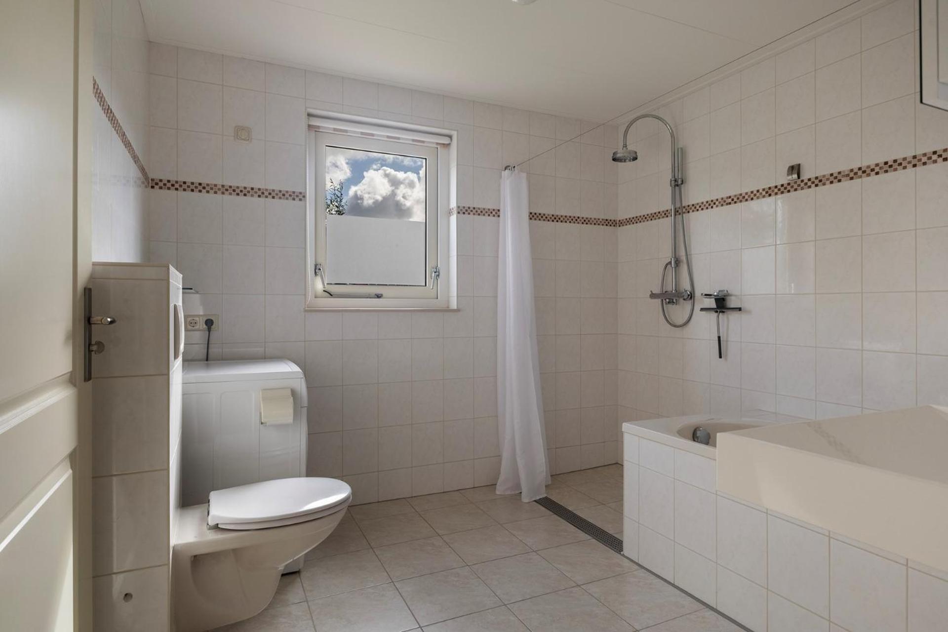 Komfortables Ferienhaus mit Garten, Weitblick und Whirlpool
