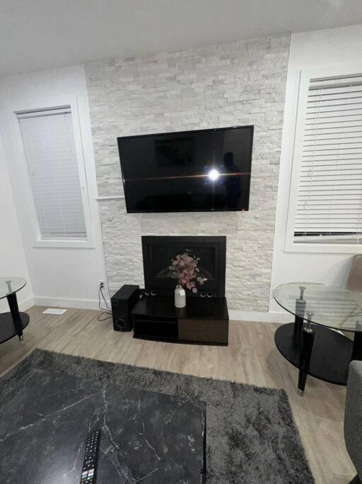 Spacious 3 bed 2 bath with attached garage