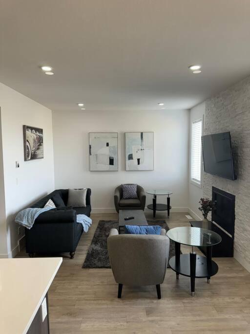 Spacious 3 bed 2 bath with attached garage