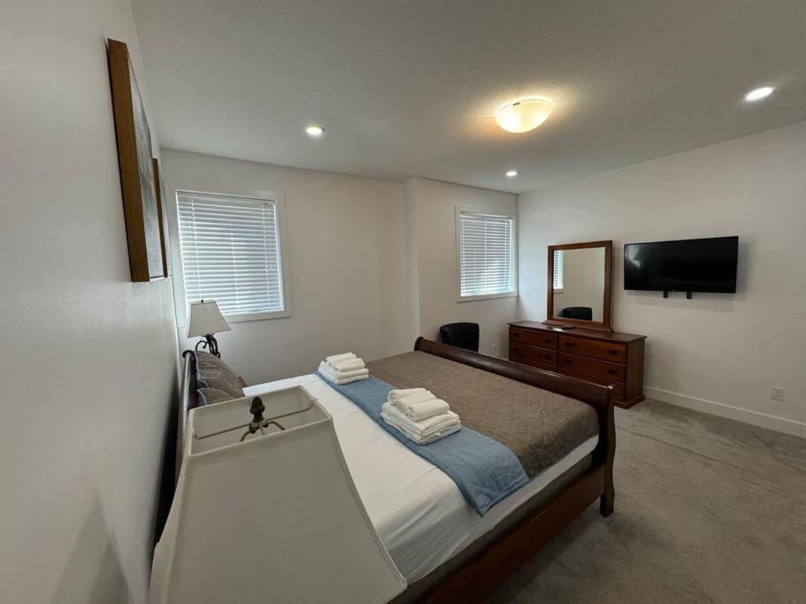 Spacious 3 bed 2 bath with attached garage
