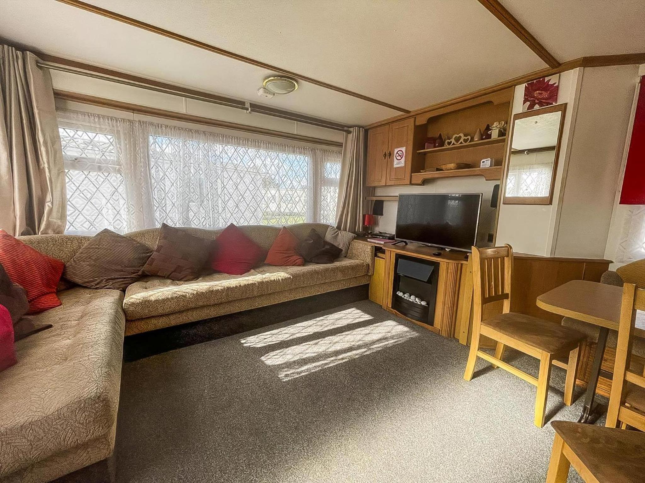 8 Berth Dog Friendly Caravan In Summerfields Holiday In Norfolk Ref 19160S view 4