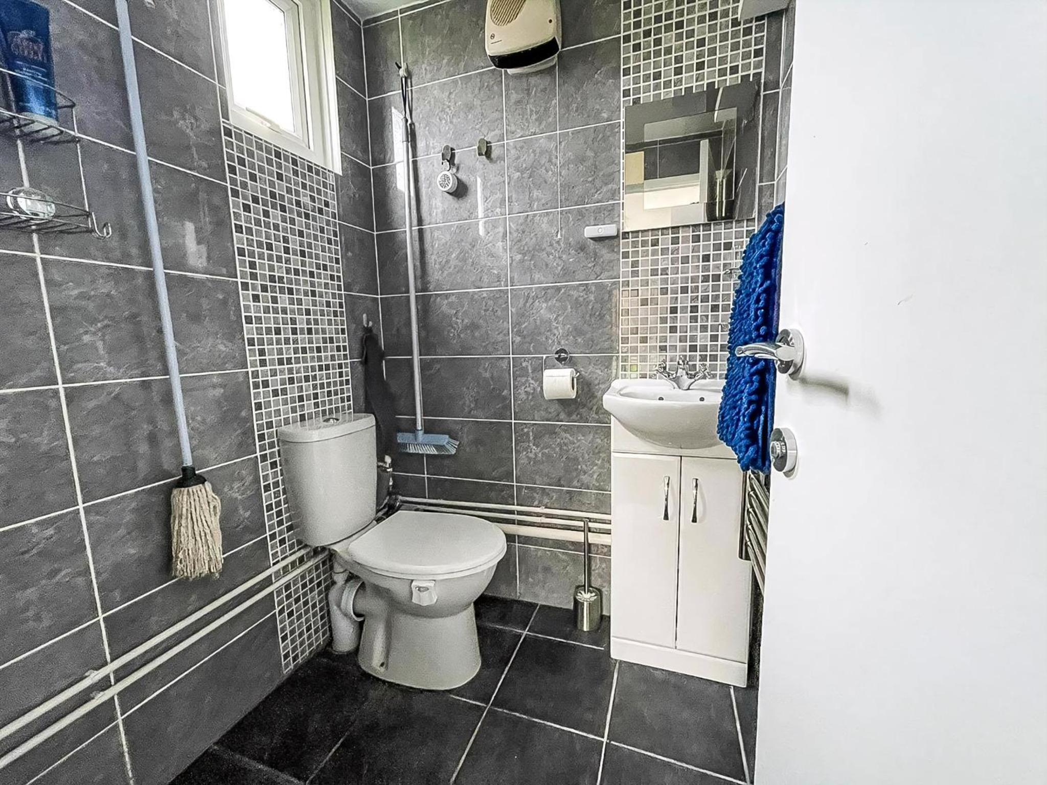 Lovely 4 Berth Chalet In The Coastal Village Of Heacham, Ref 92018Cs view 5