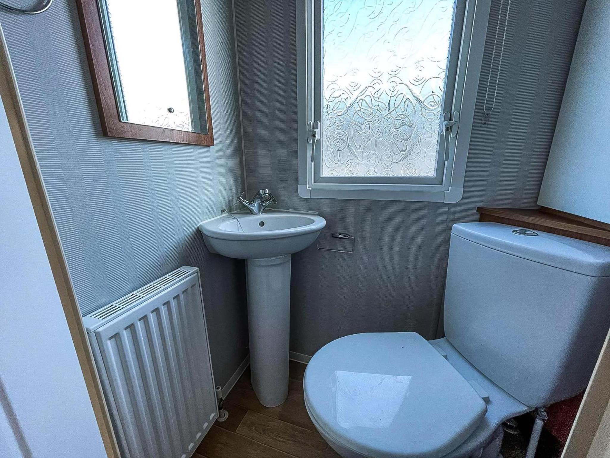 8 Berth Caravan With Decking At California Cliffs Near Scratby Beach Ref 50019F view 5