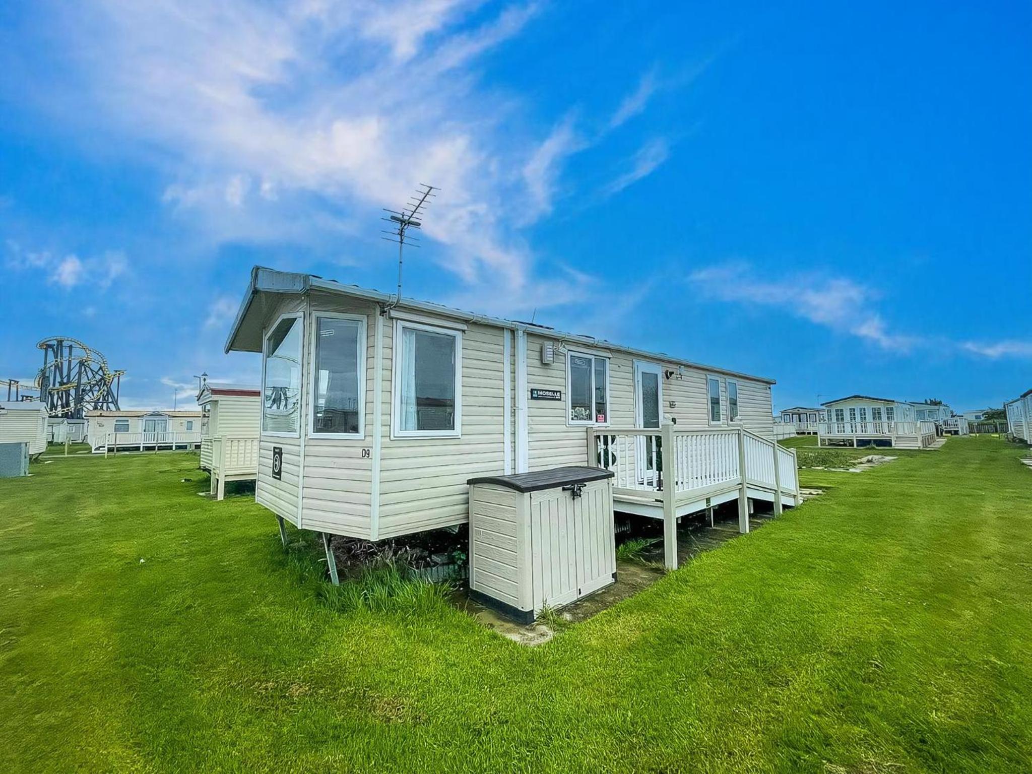 Modern 6 Berth Caravan For Hire At Fantasy Island In Skegness Ref 58009D