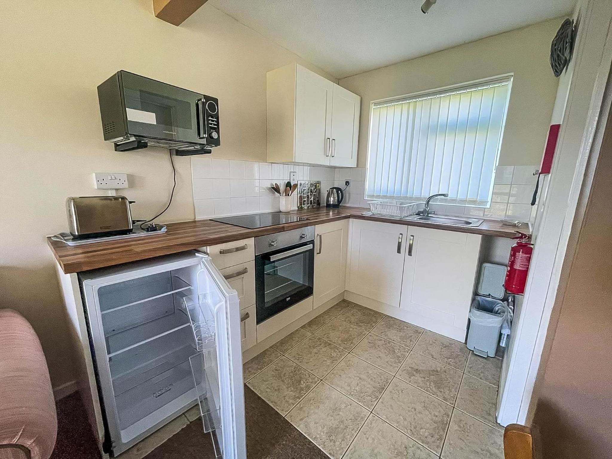 Lovely 4 Berth Chalet To Hire In Hemsby Nearby The Beach Ref 18177B view 4