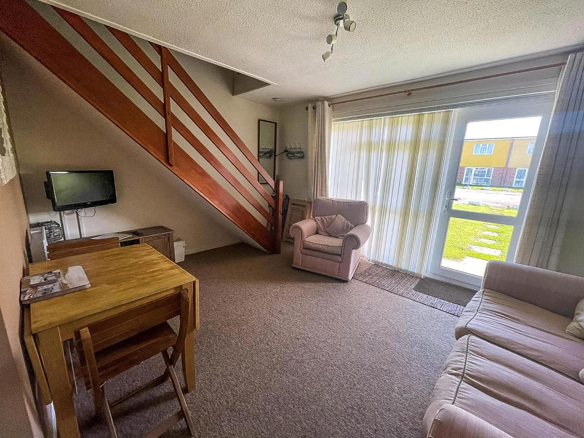 Lovely 4 Berth Chalet To Hire In Hemsby Nearby The Beach Ref 18177B view 5