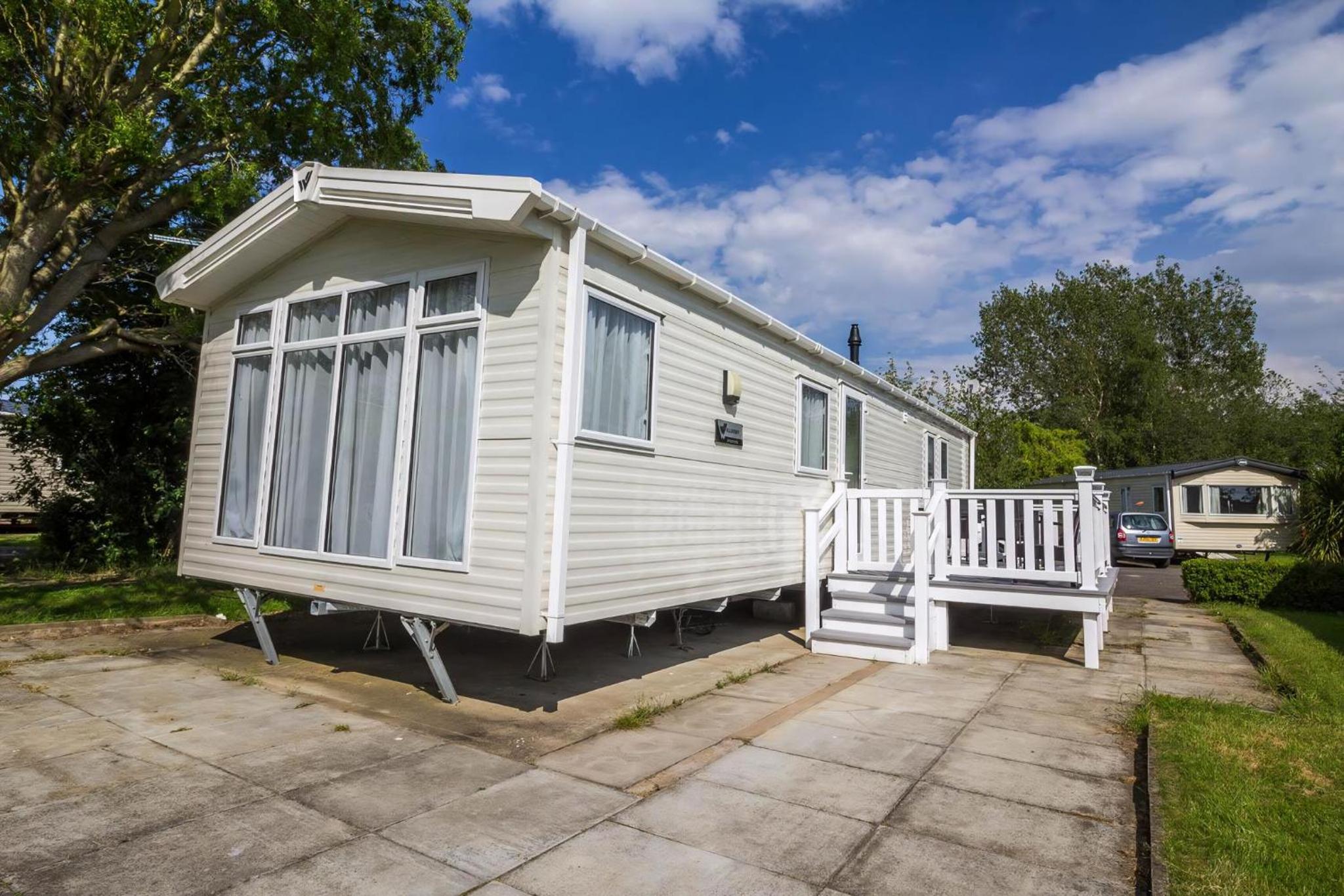 Great Caravan With Decking Southview Holiday Park In Skegness Ref 33002V view 5