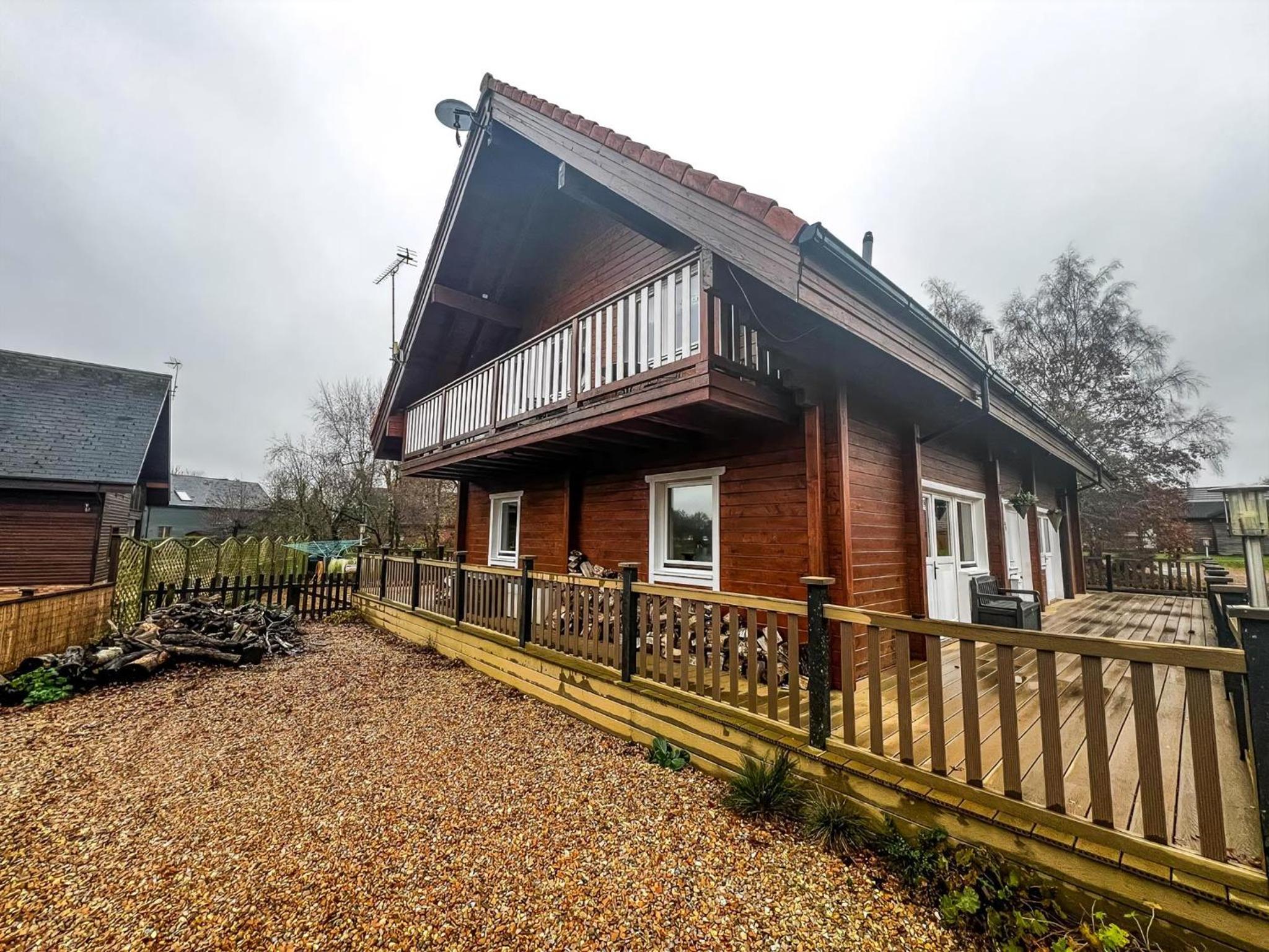 Kings Lynn Vacations - Stunning Log Cabin With A Pool Table For Hire In Norfolk, Sleeps 8 Ref 34045Al - Property Image 36