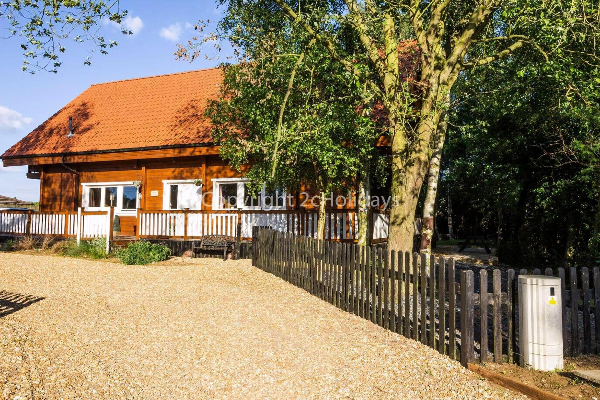 Kings Lynn Vacations - Stunning Log Cabin With A Pool Table For Hire In Norfolk, Sleeps 8 Ref 34045Al - Property Image 37
