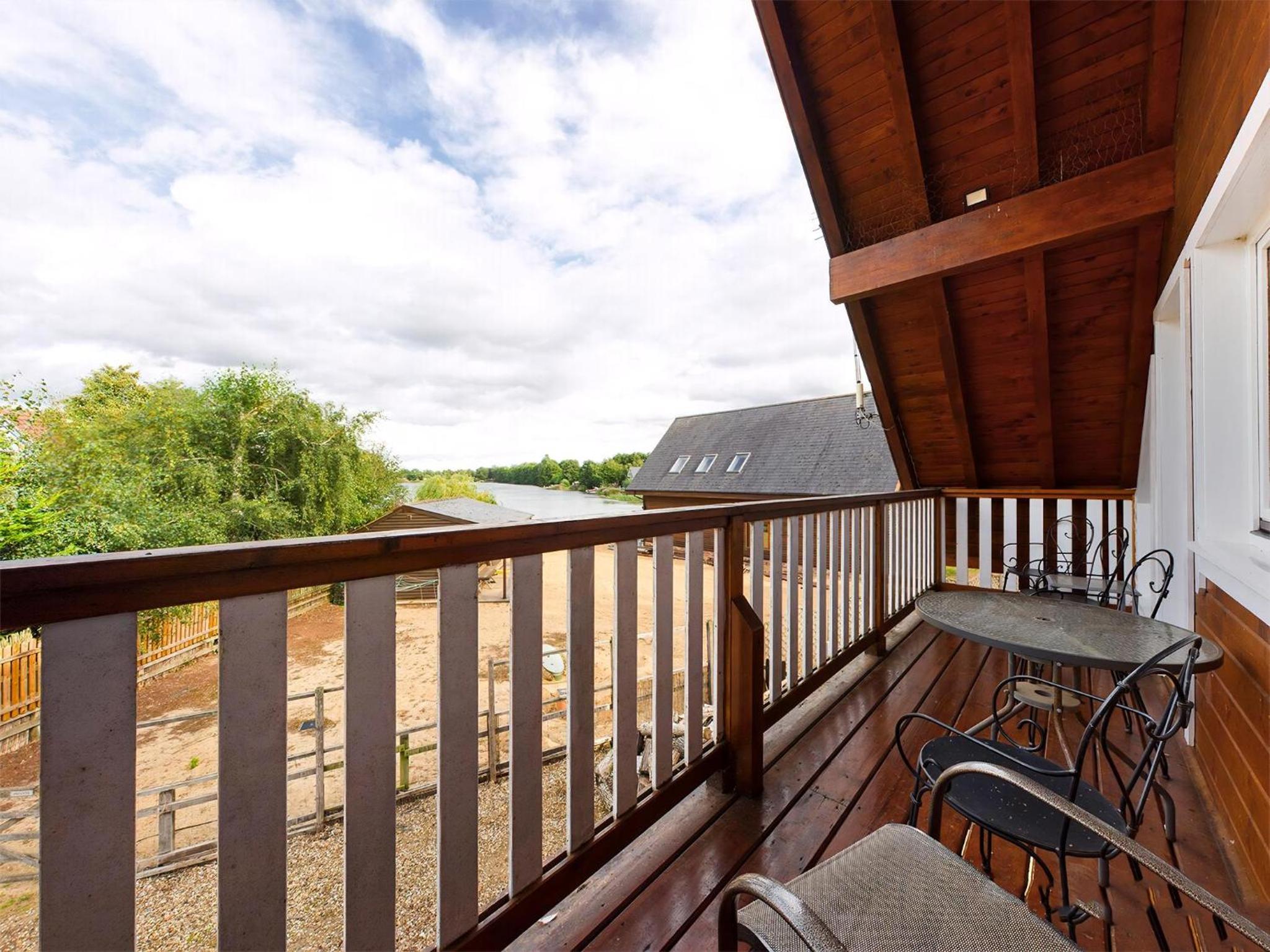 Kings Lynn Vacations - Stunning Log Cabin With A Pool Table For Hire In Norfolk, Sleeps 8 Ref 34045Al - Property Image 38