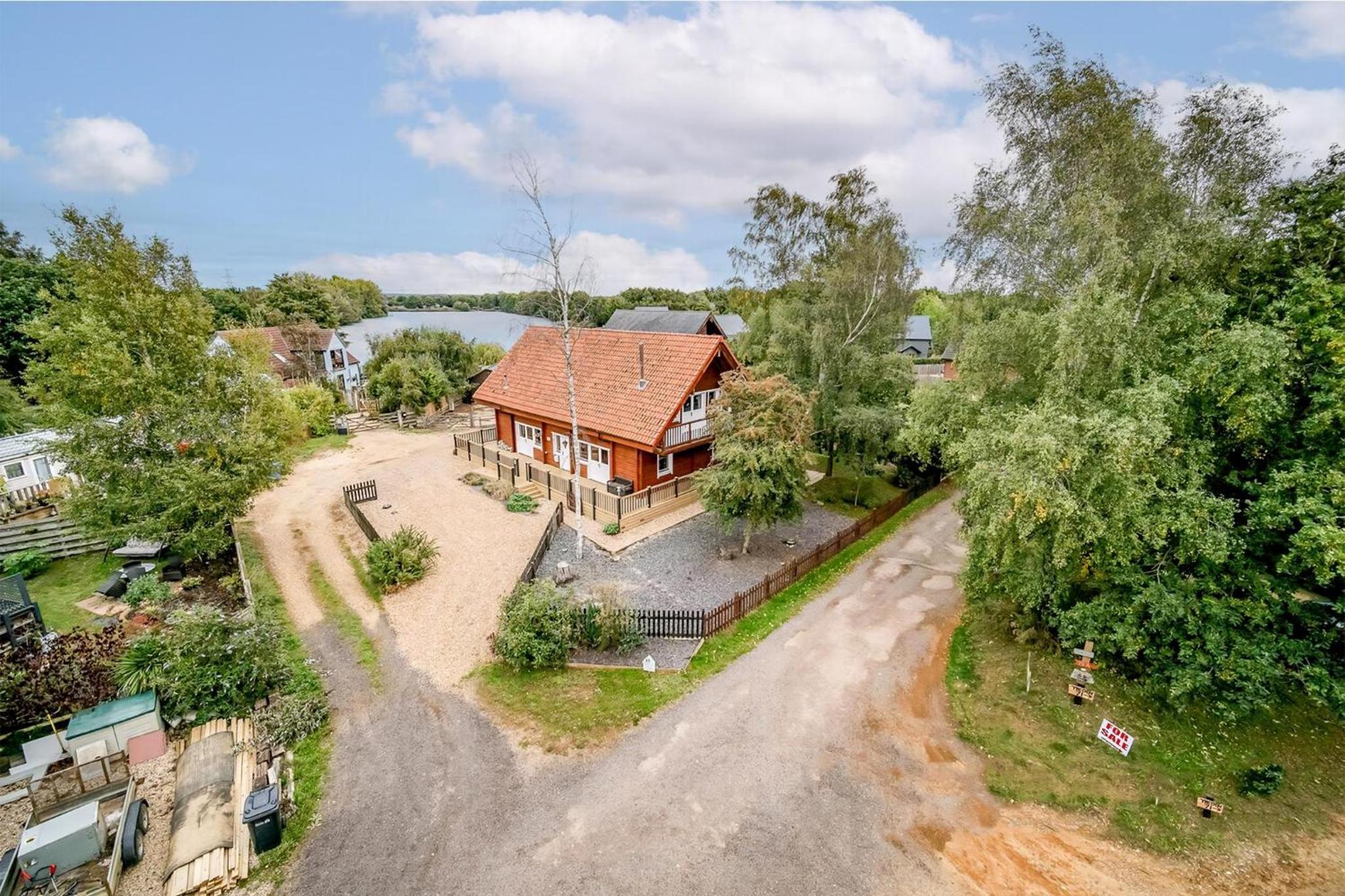 Kings Lynn Vacations - Stunning Log Cabin With A Pool Table For Hire In Norfolk, Sleeps 8 Ref 34045Al - Property Image 43