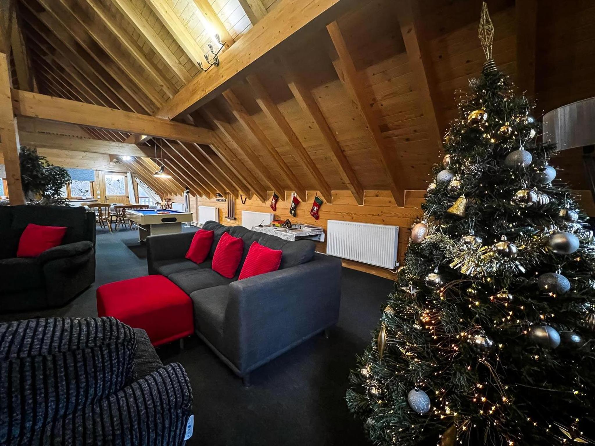 Kings Lynn Vacations - Stunning Log Cabin With A Pool Table For Hire In Norfolk, Sleeps 8 Ref 34045Al - Property Image 51