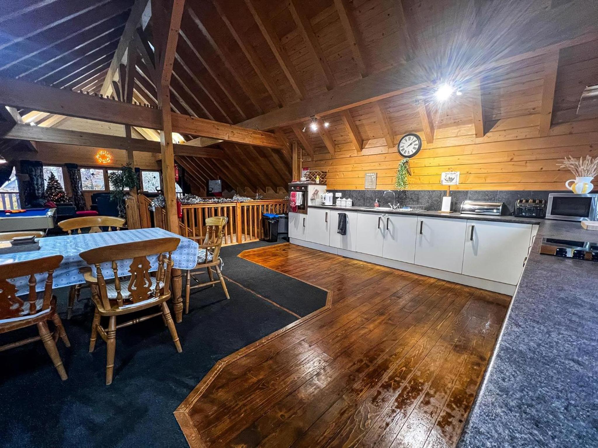 Kings Lynn Vacations - Stunning Log Cabin With A Pool Table For Hire In Norfolk, Sleeps 8 Ref 34045Al - Property Image 57