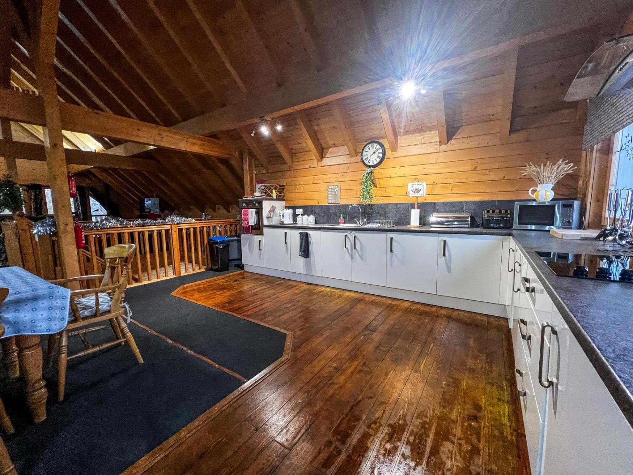 Kings Lynn Vacations - Stunning Log Cabin With A Pool Table For Hire In Norfolk, Sleeps 8 Ref 34045Al - Property Image 58