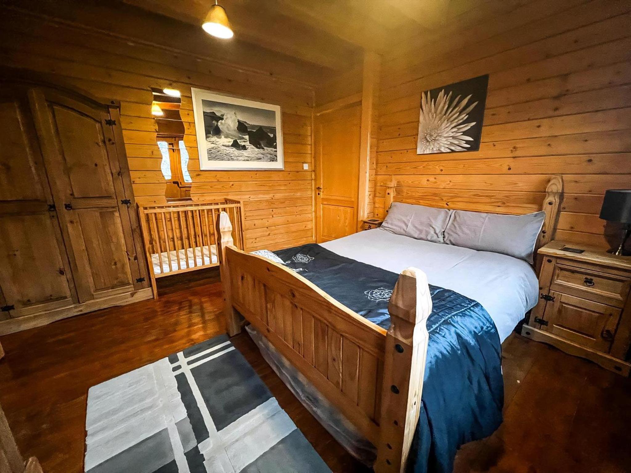 Kings Lynn Vacations - Stunning Log Cabin With A Pool Table For Hire In Norfolk, Sleeps 8 Ref 34045Al - Property Image 2