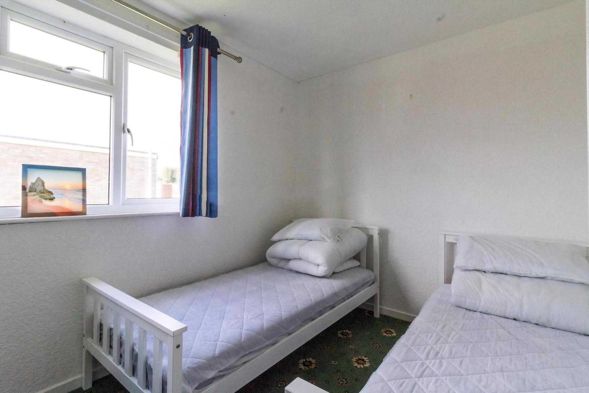 4 Berth Chalet To Hire In Just Walking Distance To Hemsby Beach Ref 18152B view 4