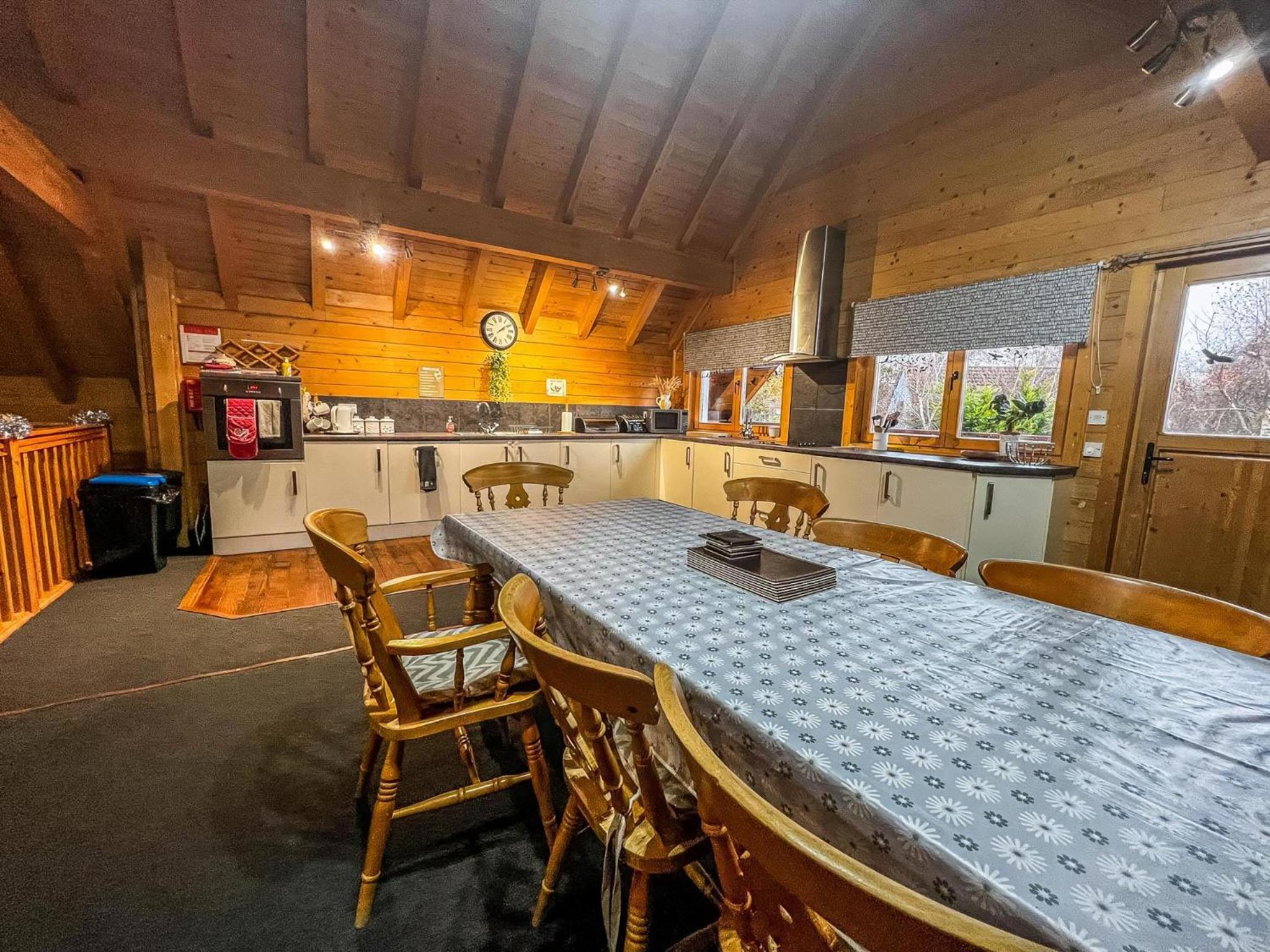 Kings Lynn Vacations - Stunning Log Cabin With A Pool Table For Hire In Norfolk, Sleeps 8 Ref 34045Al - Property Image 5
