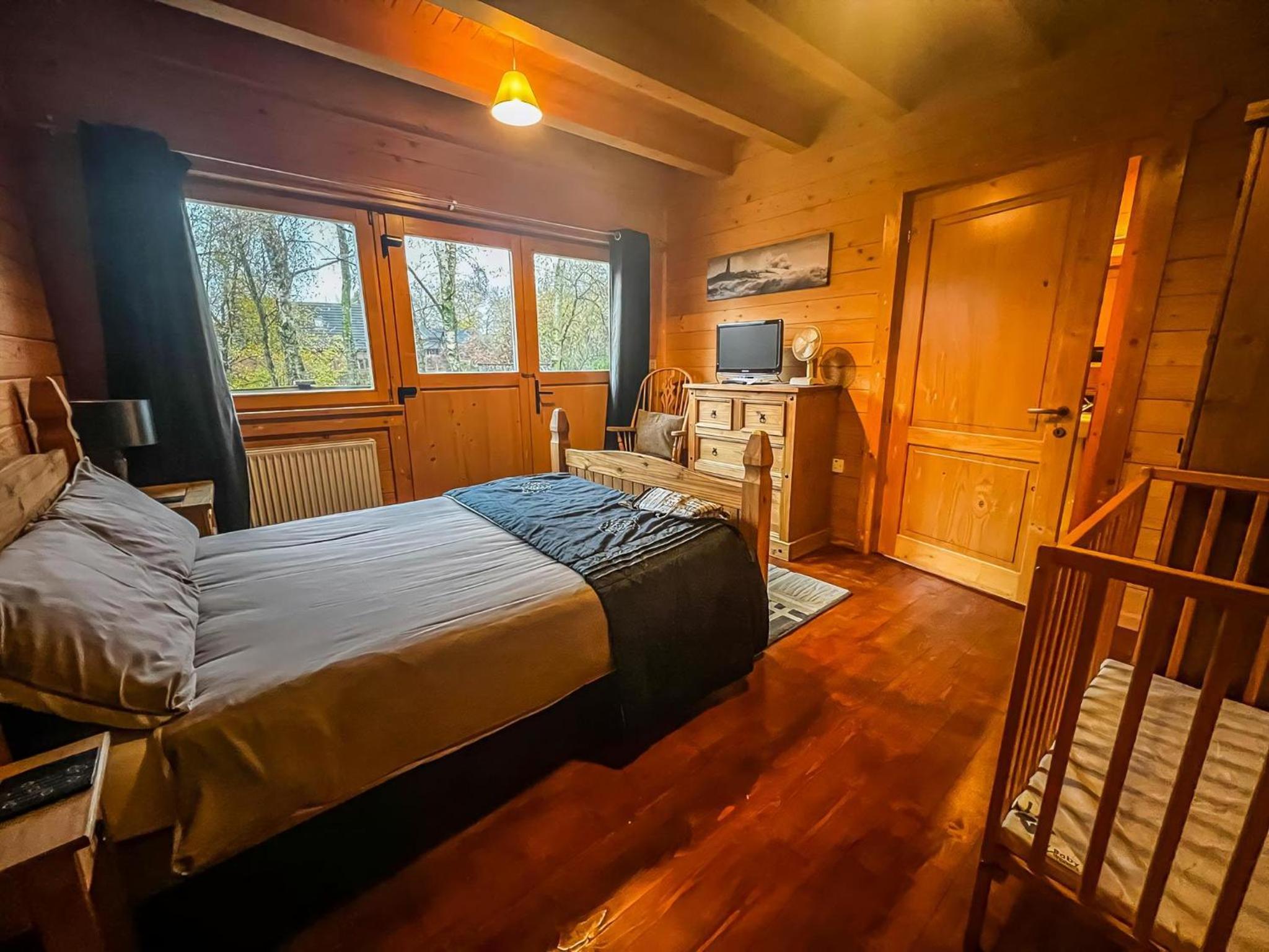 Kings Lynn Vacations - Stunning Log Cabin With A Pool Table For Hire In Norfolk, Sleeps 8 Ref 34045Al - Property Image 6
