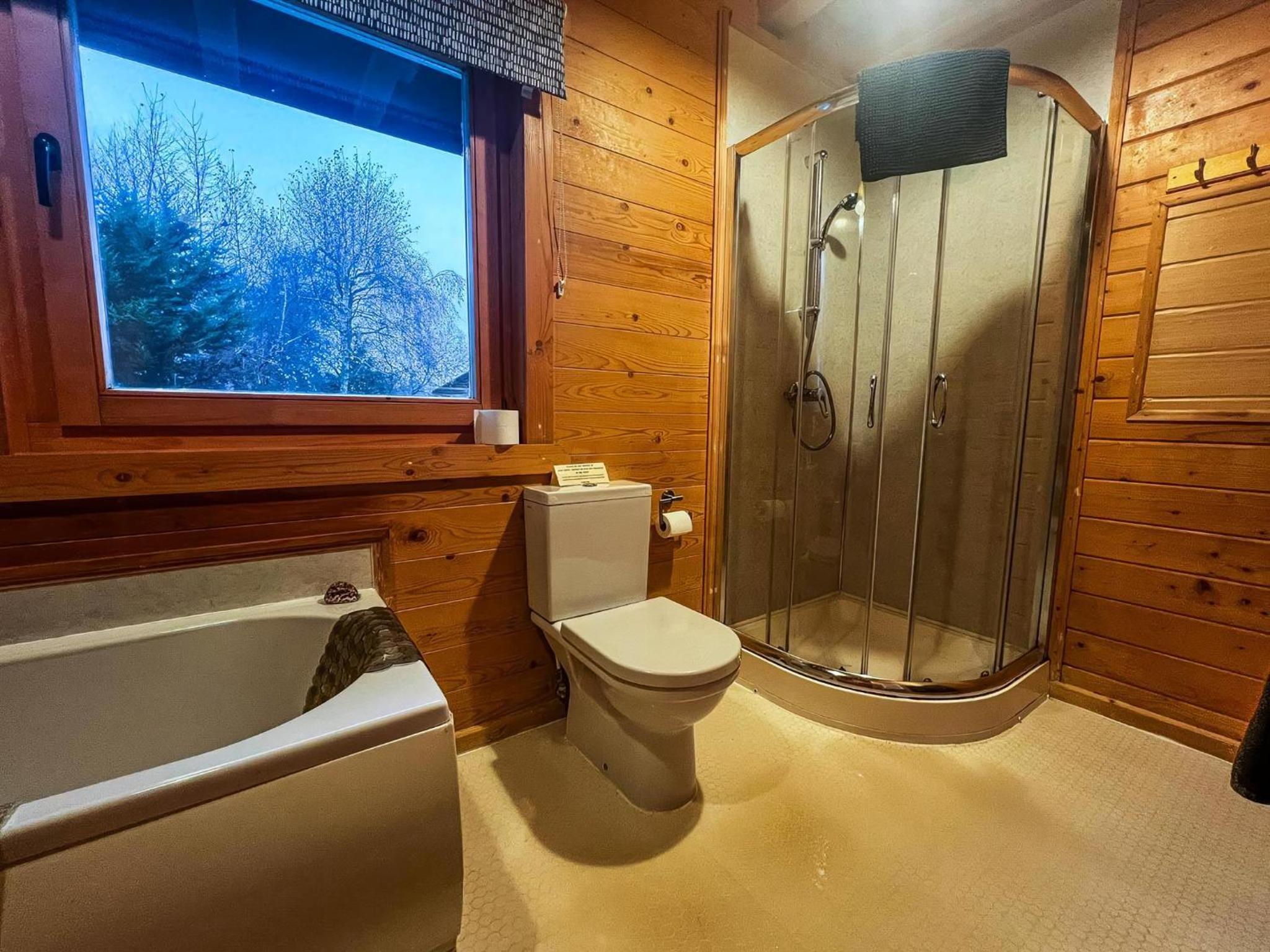 Kings Lynn Vacations - Stunning Log Cabin With A Pool Table For Hire In Norfolk, Sleeps 8 Ref 34045Al - Property Image 10