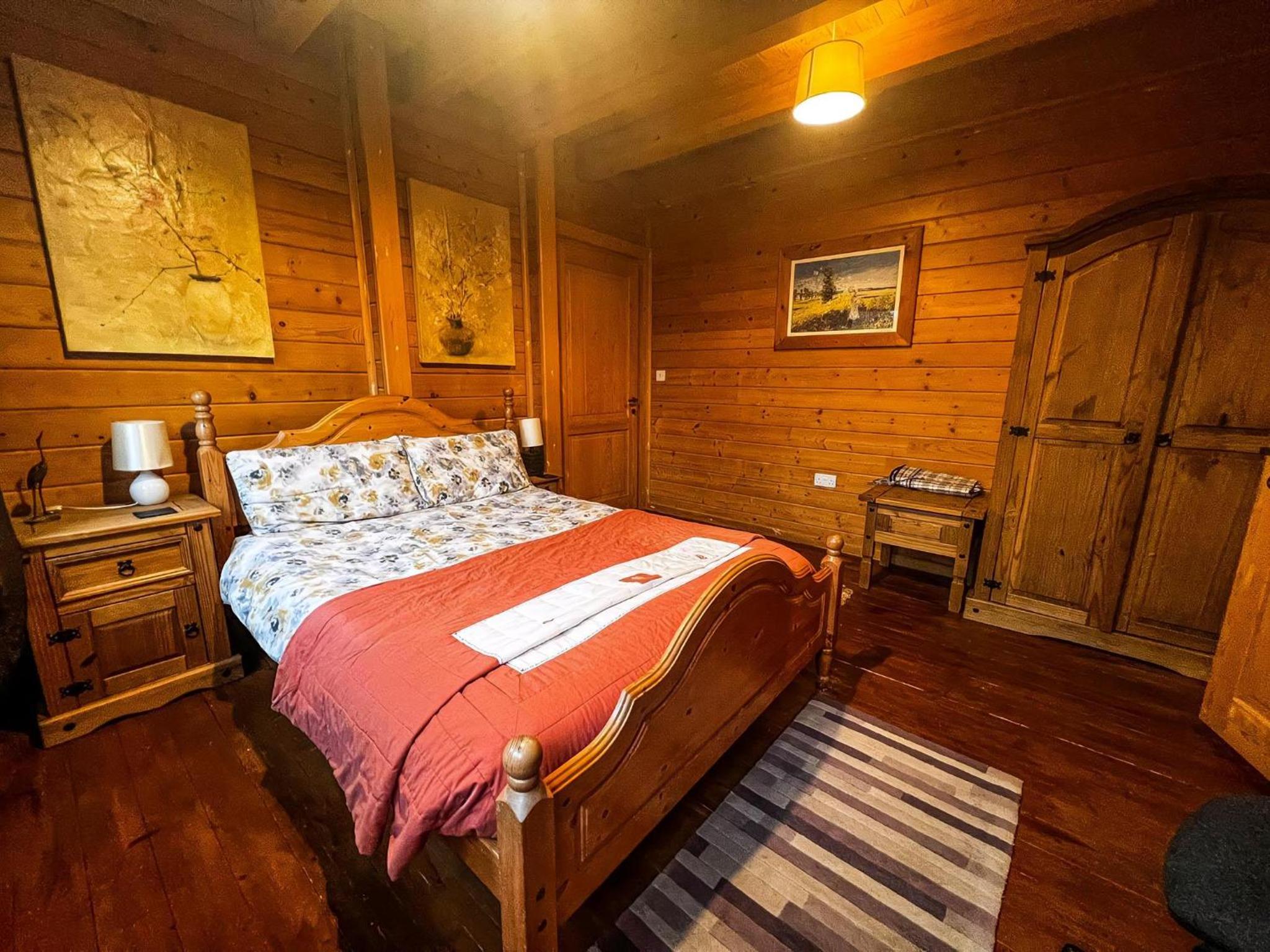 Kings Lynn Vacations - Stunning Log Cabin With A Pool Table For Hire In Norfolk, Sleeps 8 Ref 34045Al - Property Image 12