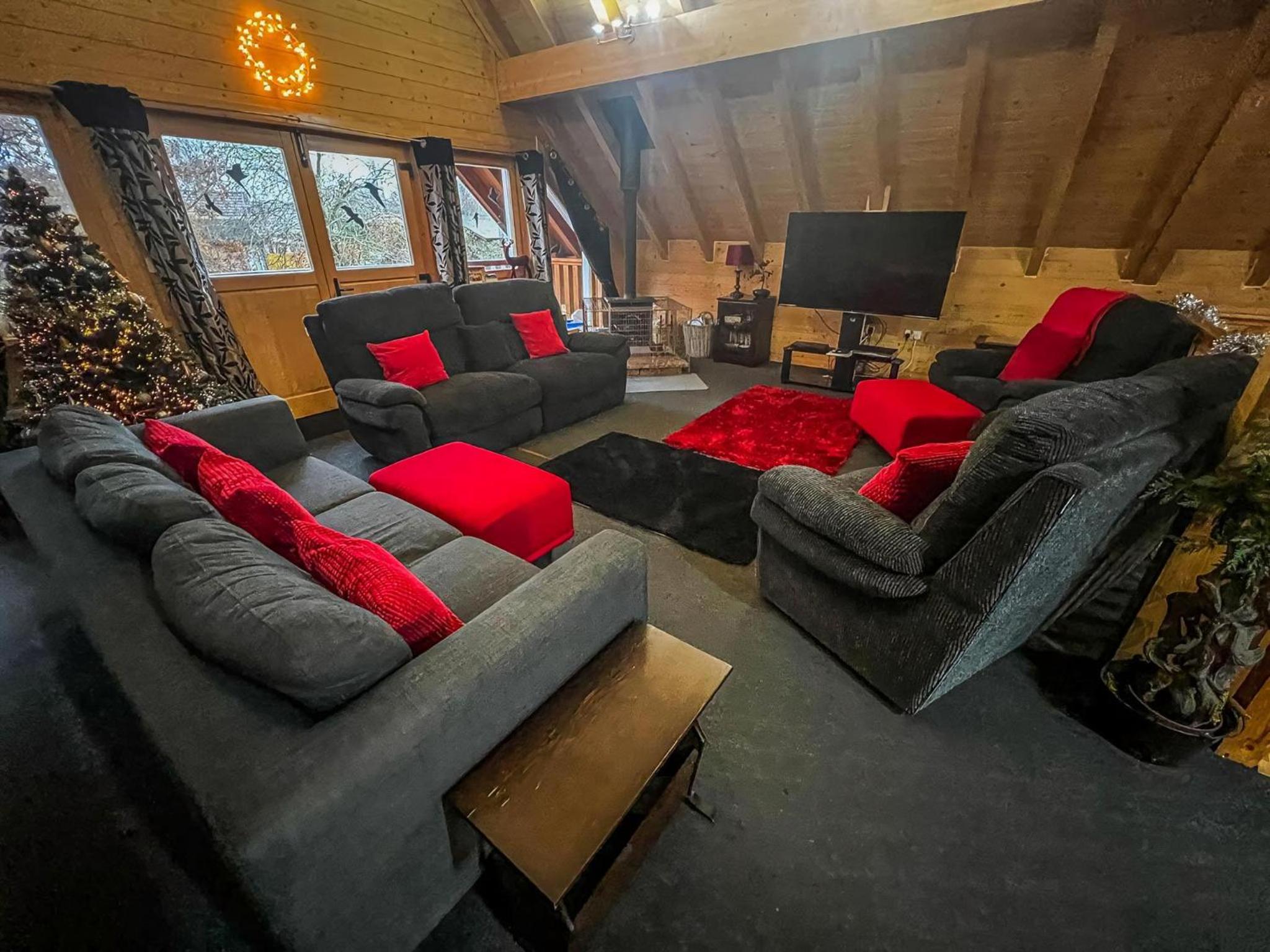 Kings Lynn Vacations - Stunning Log Cabin With A Pool Table For Hire In Norfolk, Sleeps 8 Ref 34045Al - Property Image 25
