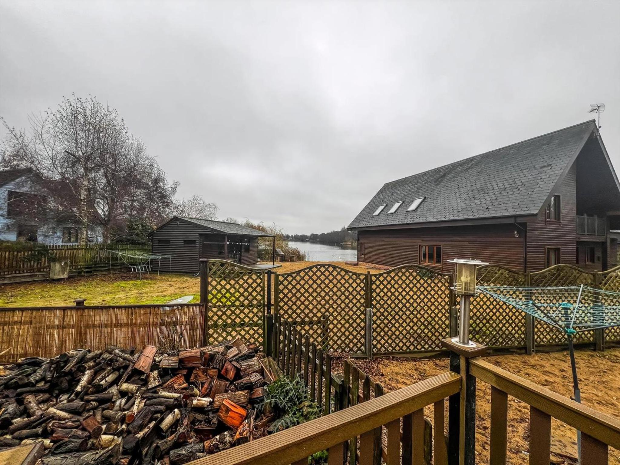 Kings Lynn Vacations - Stunning Log Cabin With A Pool Table For Hire In Norfolk, Sleeps 8 Ref 34045Al - Property Image 27