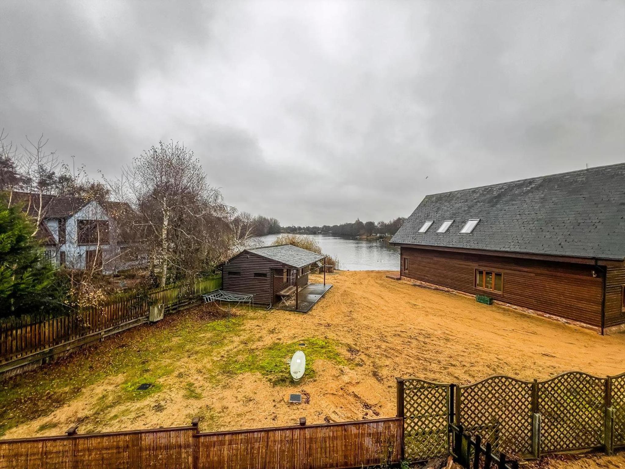 Kings Lynn Vacations - Stunning Log Cabin With A Pool Table For Hire In Norfolk, Sleeps 8 Ref 34045Al - Property Image 30