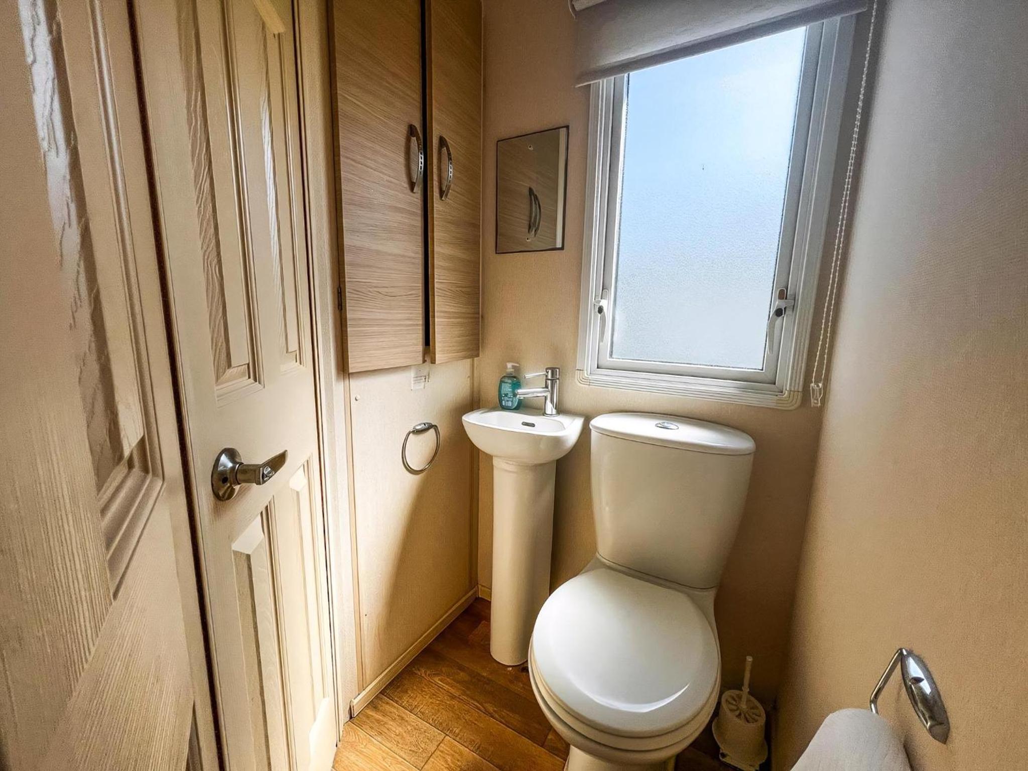 Great 6 Berth Caravan By The Beach At California Cliffs In Scratby Ref 50010L view 2