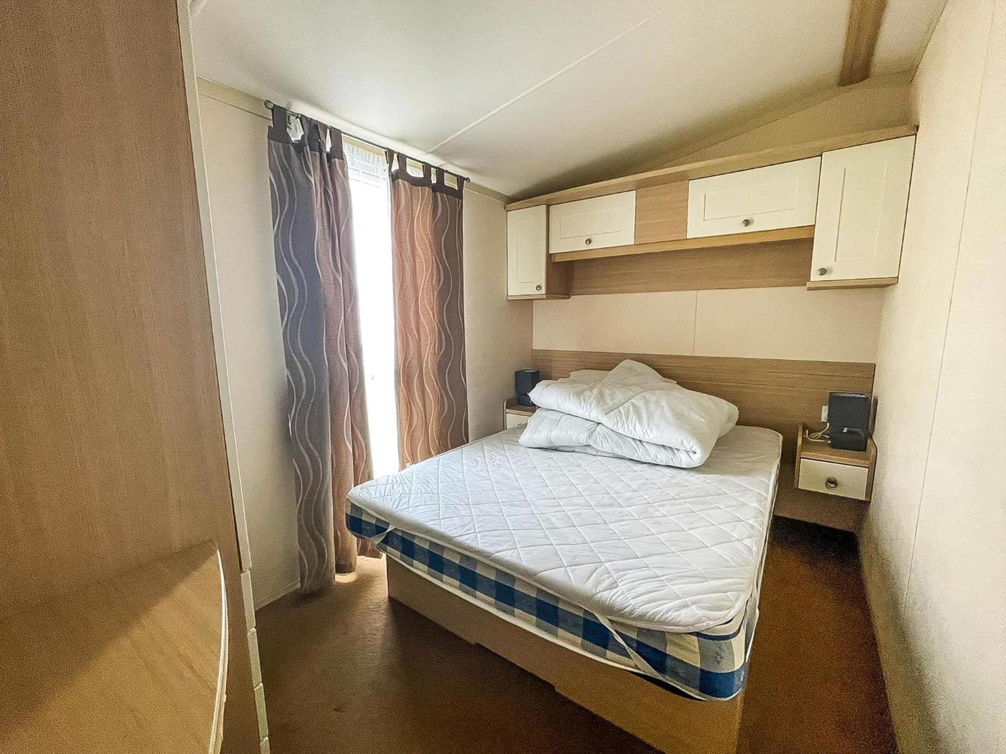 Great Caravan On A Family Holiday Park In Essex, Ref 37055G view 2
