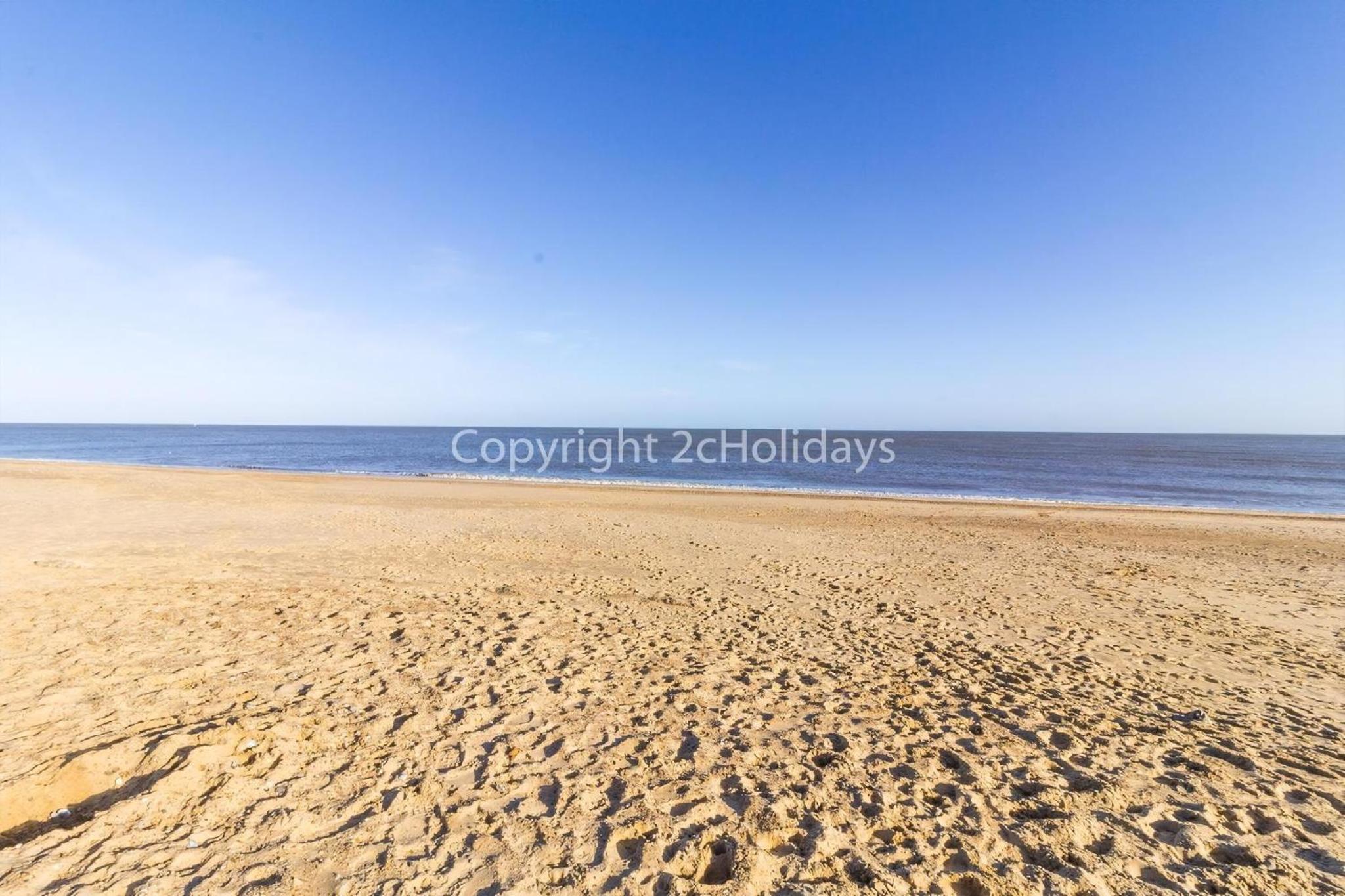 8 Berth Chalet To Hire At Bermuda Holiday Park Nearby Hemsby Beach Ref 18192B view 4