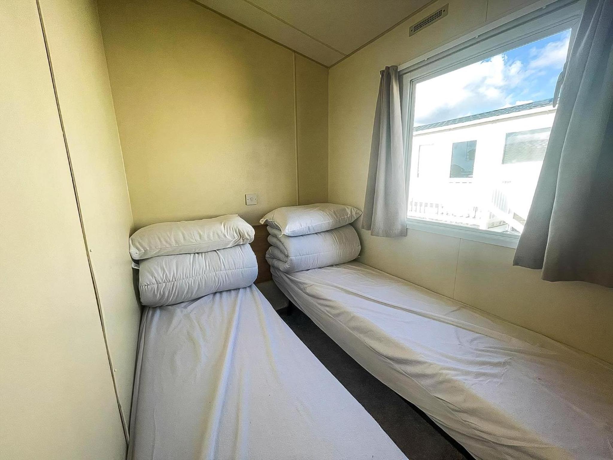 Homely 8 Berth Caravan At California Cliffs Near To Scratby Beach Ref 50067G