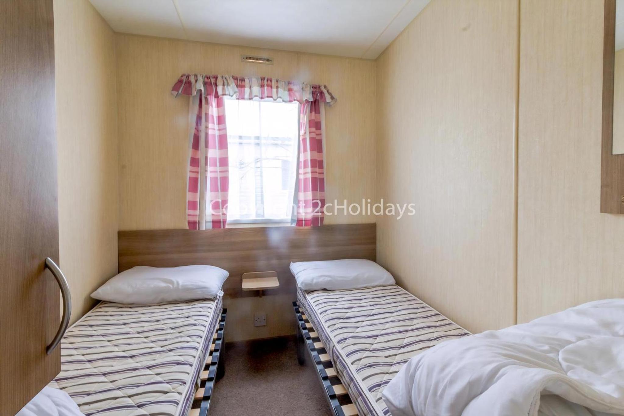 Great Seaside 8 Berth Caravan At Haven Hopton-On-Sea In Norfolk Ref 80010T view 5
