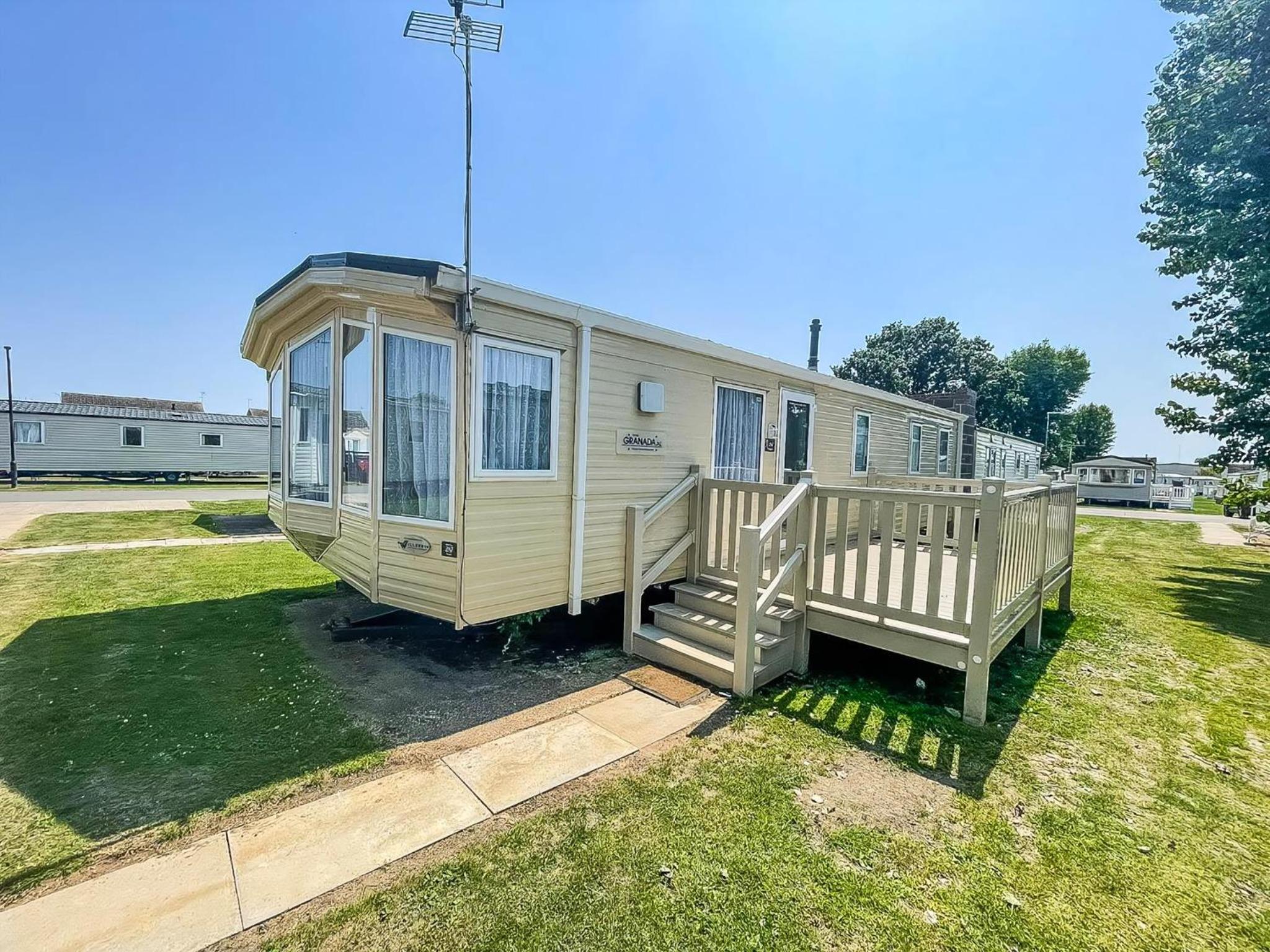8 Berth Caravan For Hire Near Clacton-On-Sea In Essex Ref 26281E