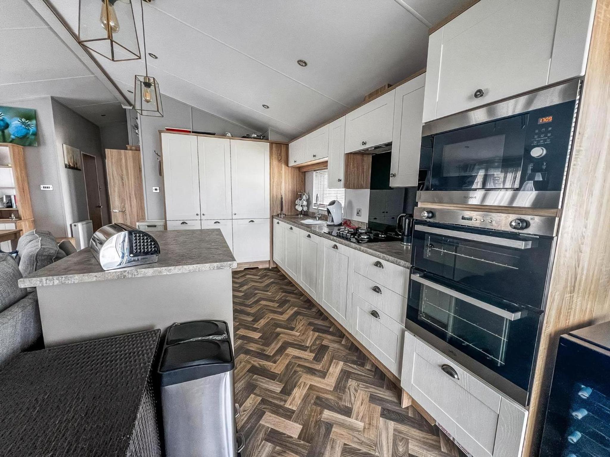 Beautiful 4 Berth Lodge With Free Wifi At Pakefield Holiday Park Ref 68019Cr view 5