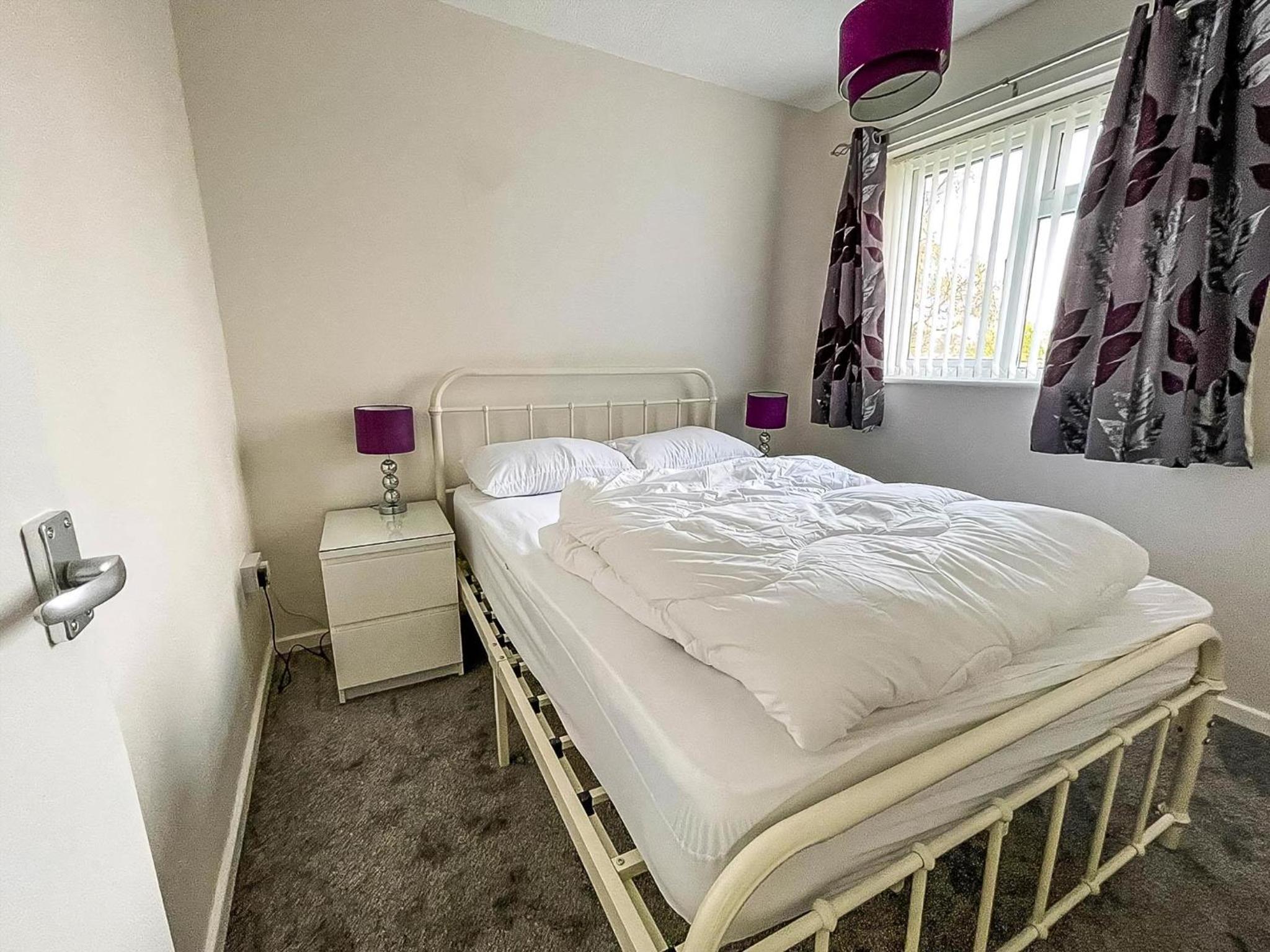 Superb Chalet Close To Hemsby Beach With A Modern Interior, Sleeps 5 Ref 18151B view 4