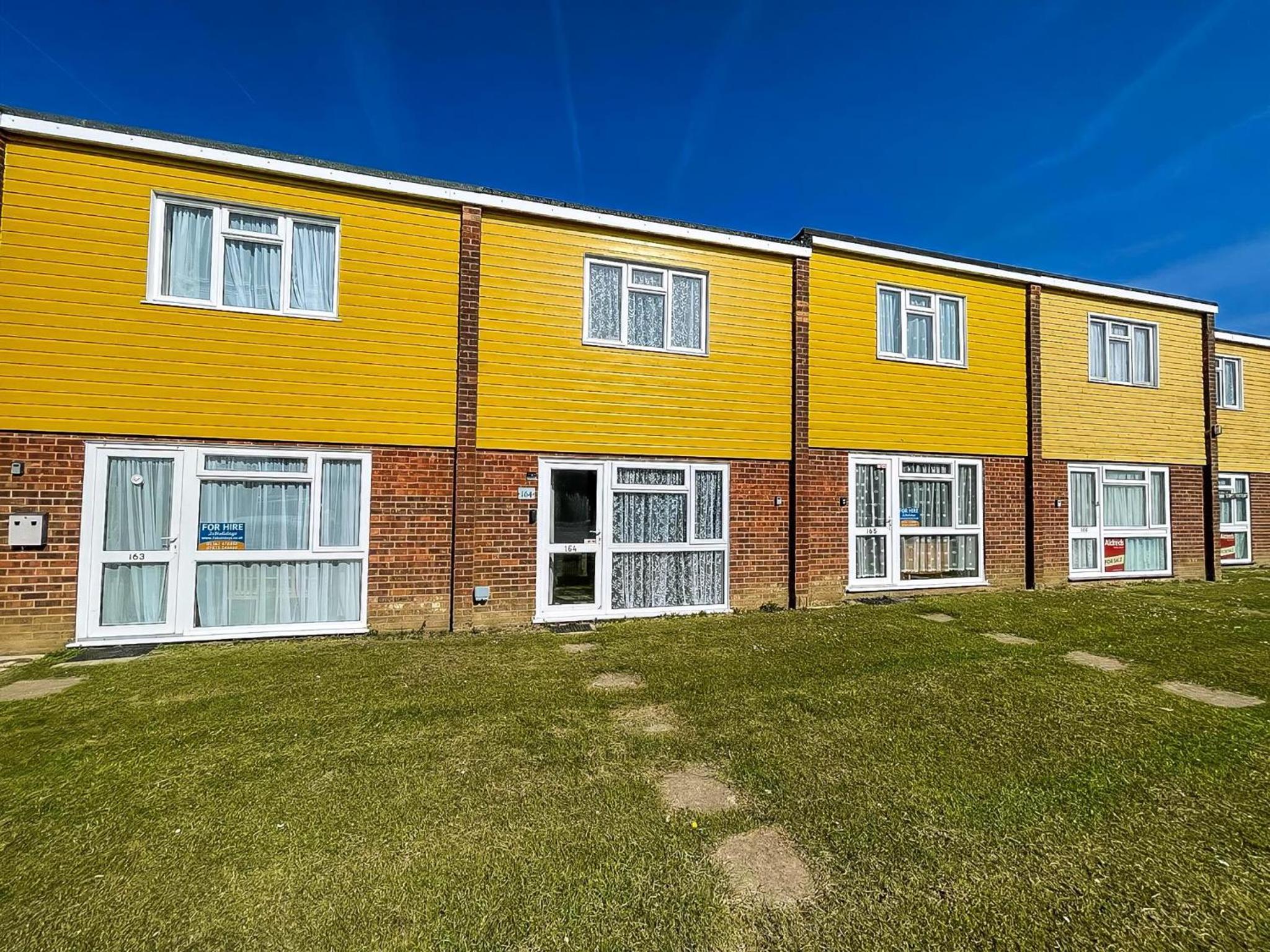 Lovely 5 Berth Chalet In The Coastal Village Of Hemsby Ref 18164B