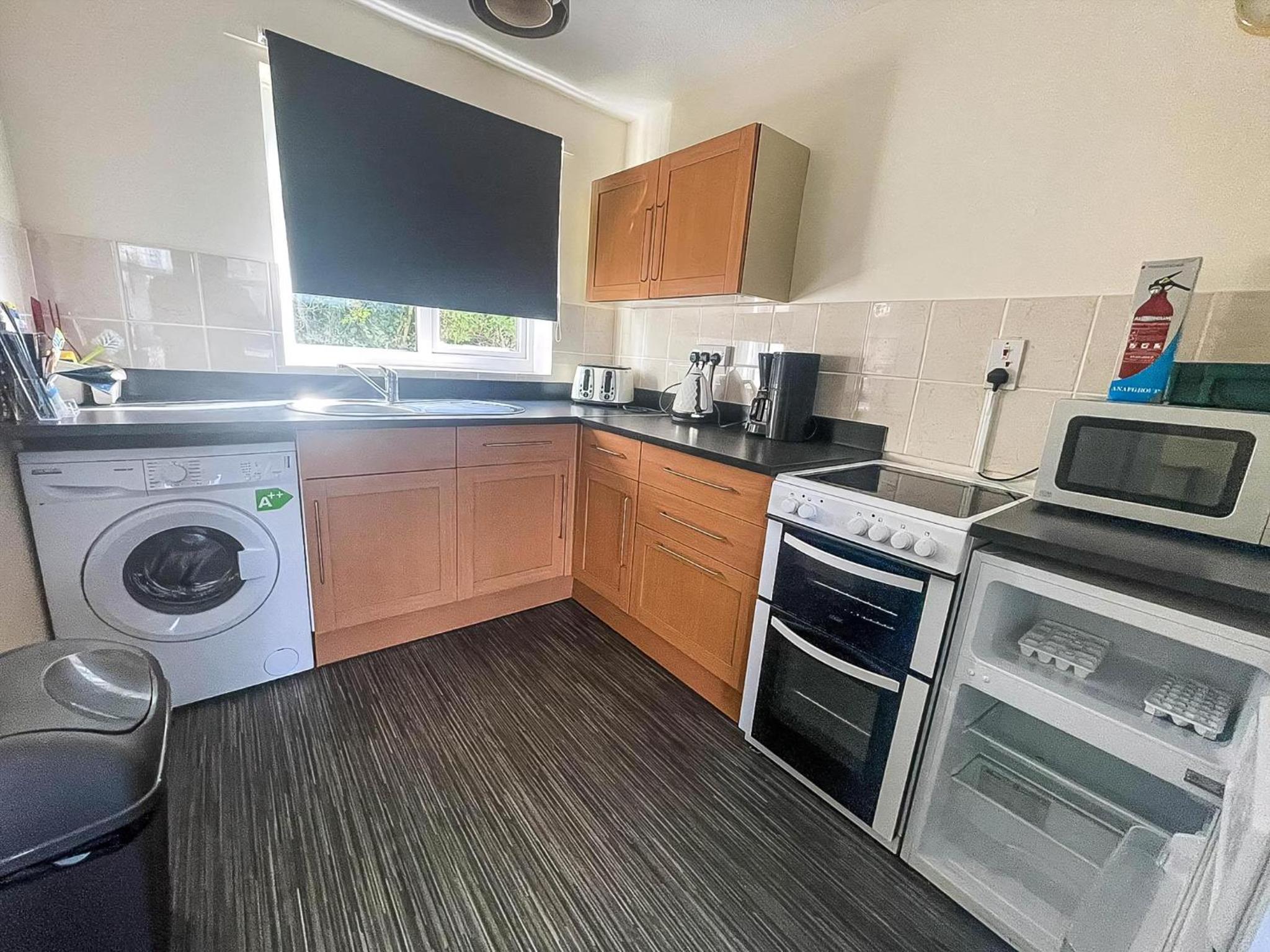 Lovely 5 Berth Chalet In The Coastal Village Of Hemsby Ref 18164B
