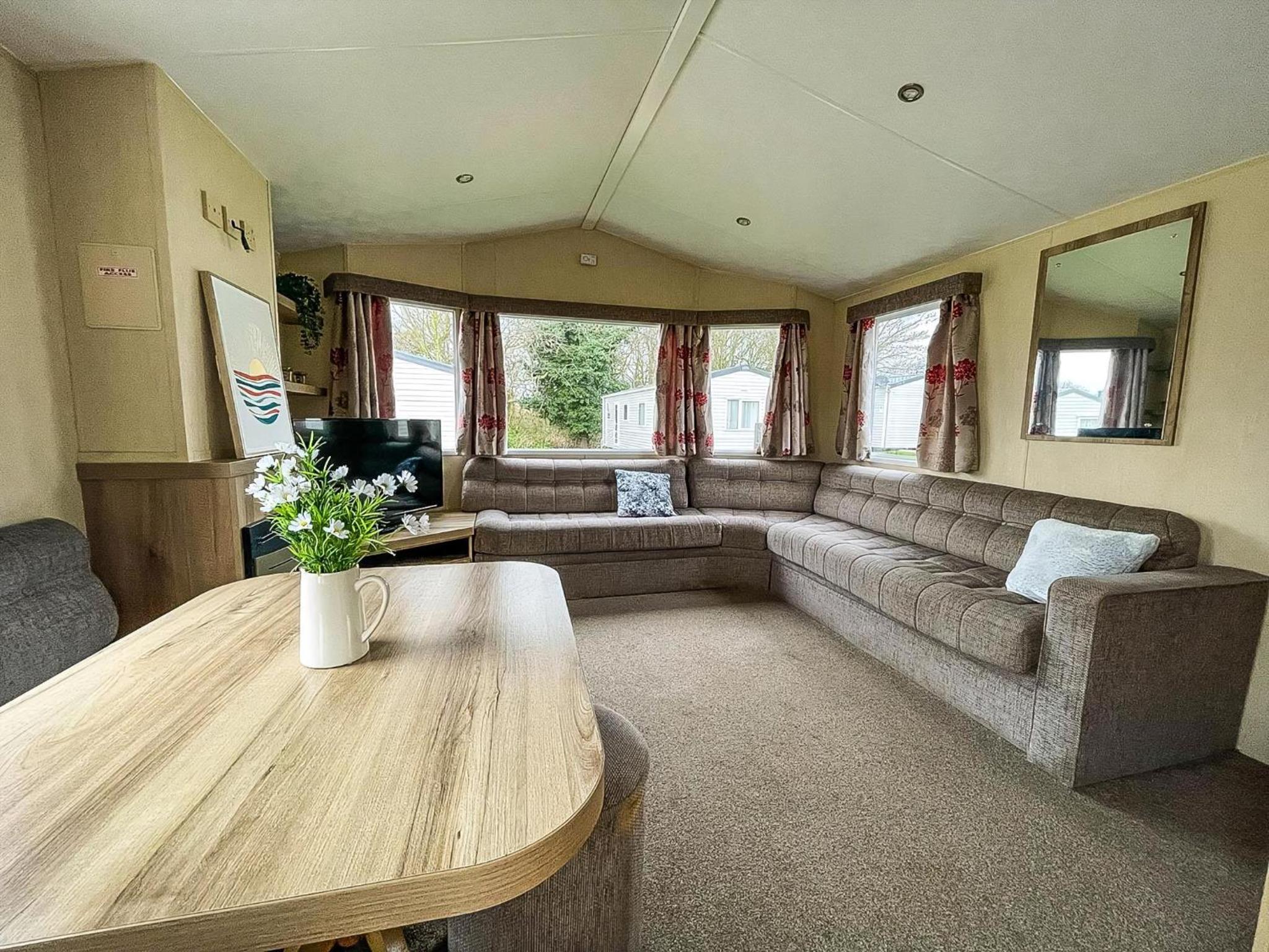 Lovely Caravan At Broadland Sands Holiday Park Nearby Lowestoft Ref 20011Bs view 3