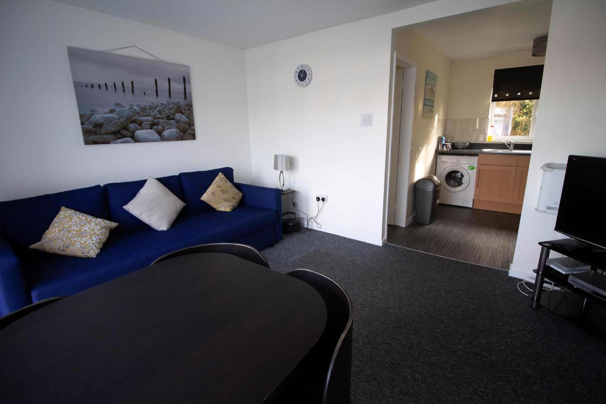 Lovely 5 Berth Chalet In The Coastal Village Of Hemsby Ref 18164B