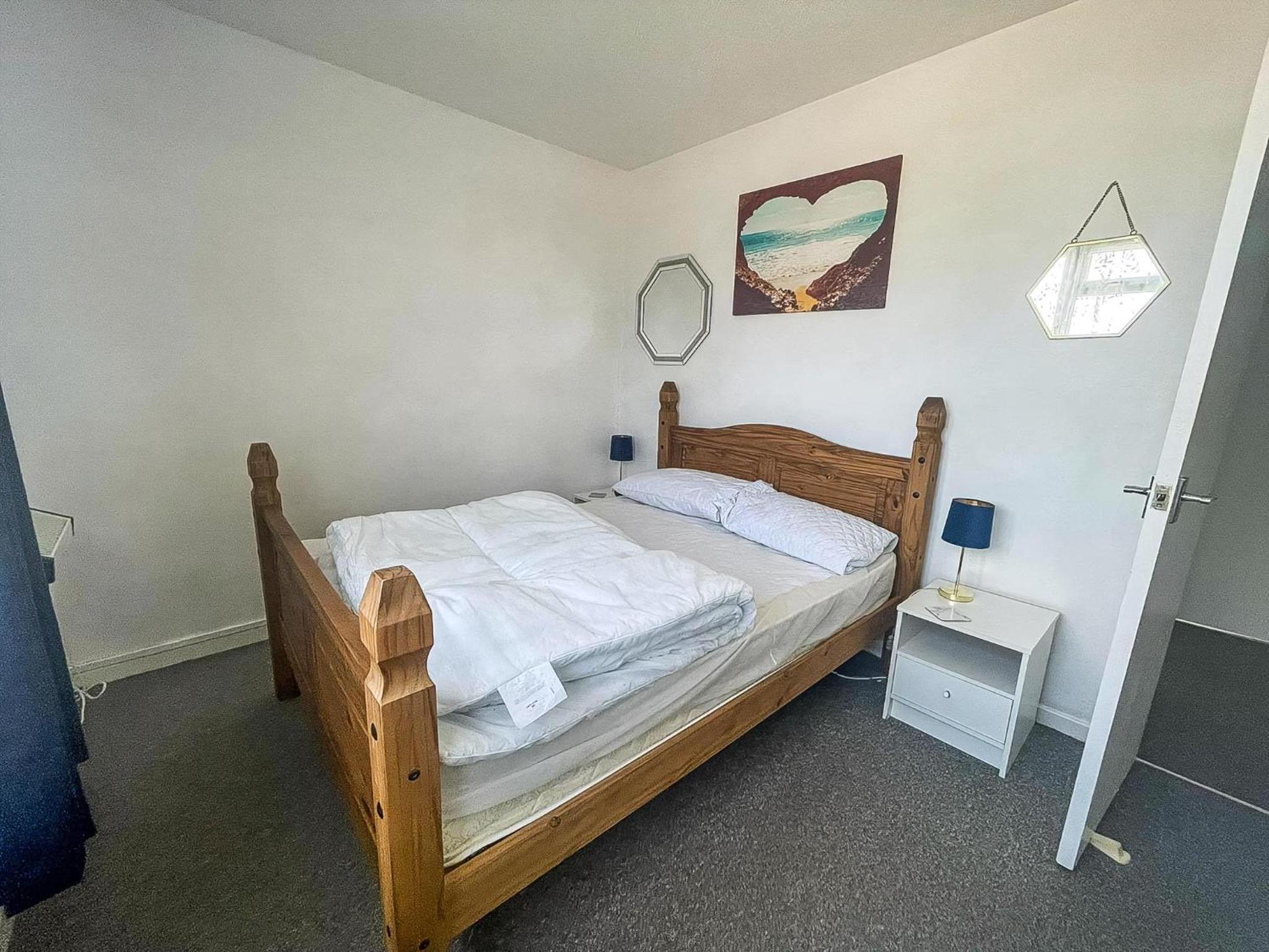 Lovely 5 Berth Chalet In The Coastal Village Of Hemsby Ref 18164B