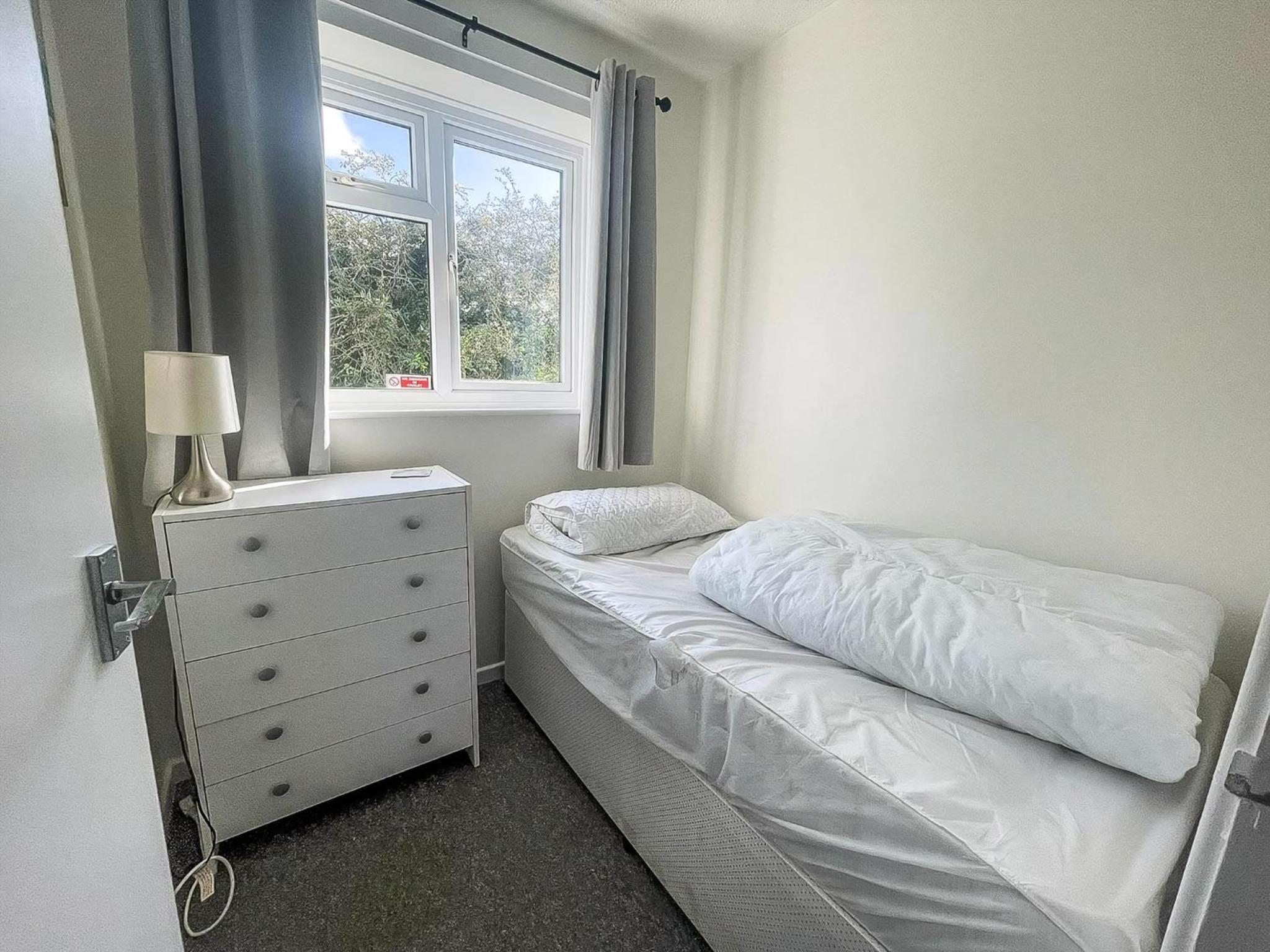 Lovely 5 Berth Chalet In The Coastal Village Of Hemsby Ref 18164B