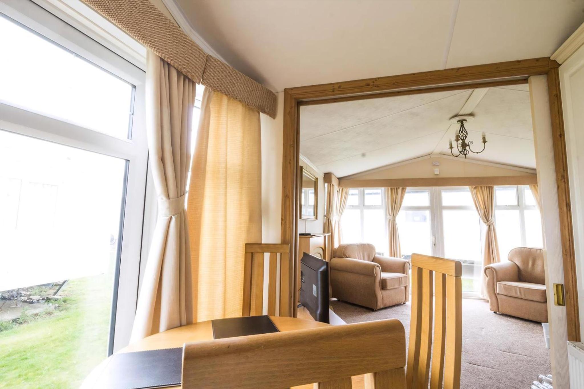 6 Berth Caravan For Hire At California Cliffs In Scratby By The Beach Ref 50050L view 5
