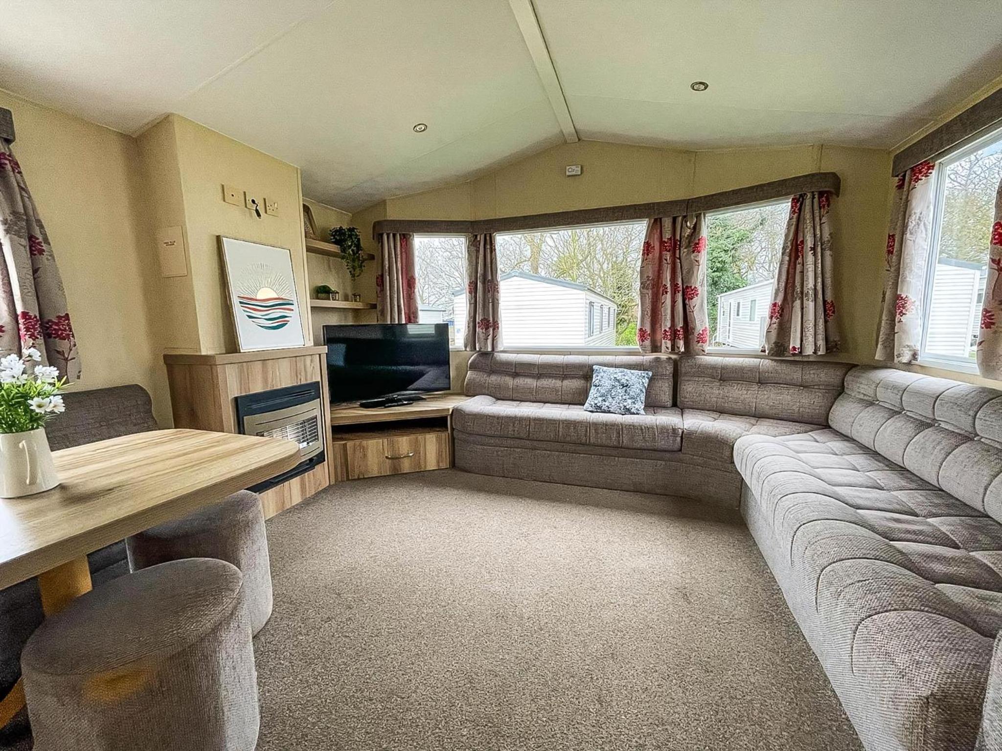Lovely Caravan At Broadland Sands Holiday Park Nearby Lowestoft Ref 20011Bs view 5