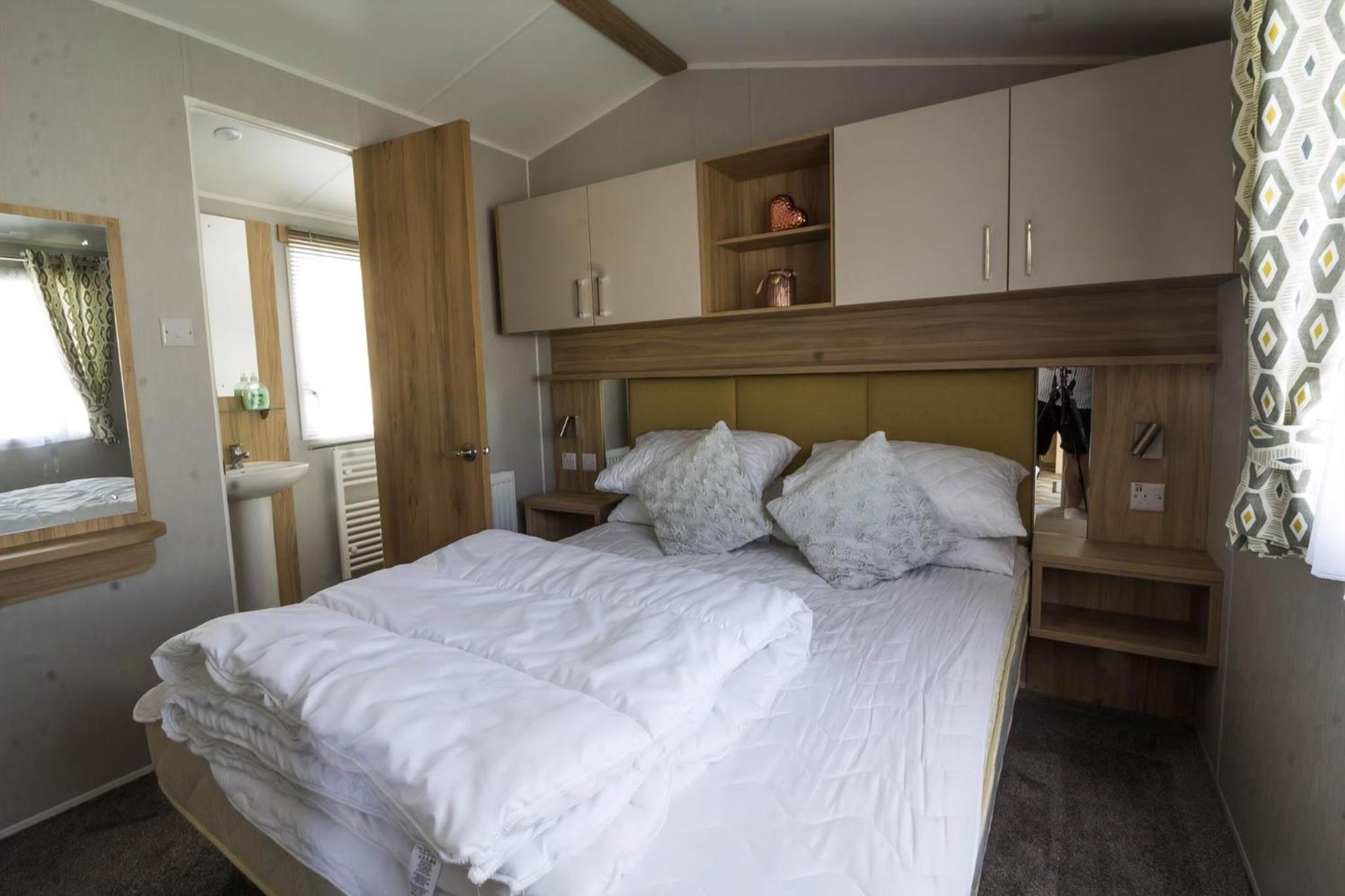 Beautiful 6 Berth Caravan At Southview Holiday Park In Skegness Ref 33031S view 5