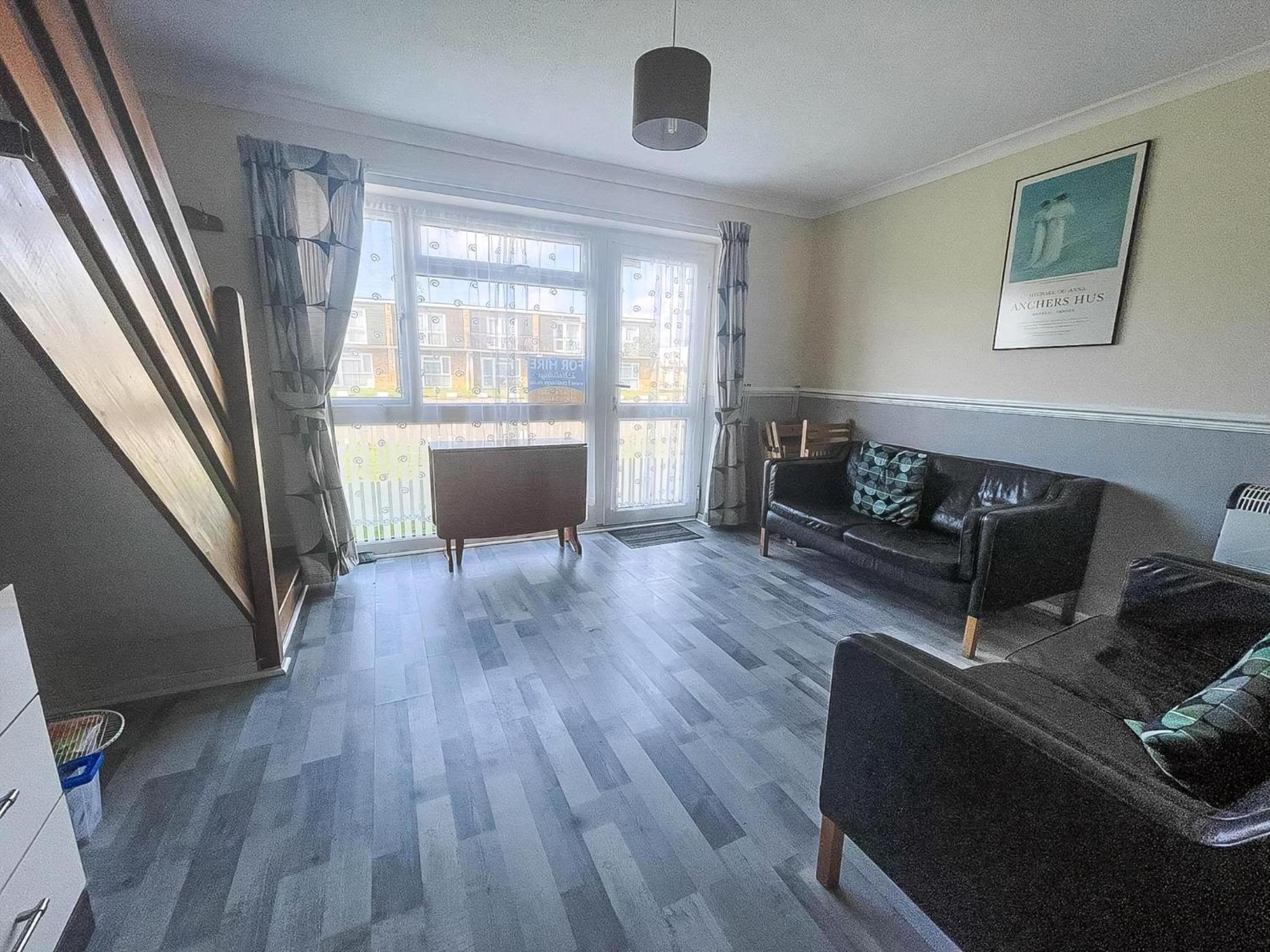 7 Berth Chalet In Hemsby In Norfolk By The Beautiful Golden Beach Ref 18165B view 5