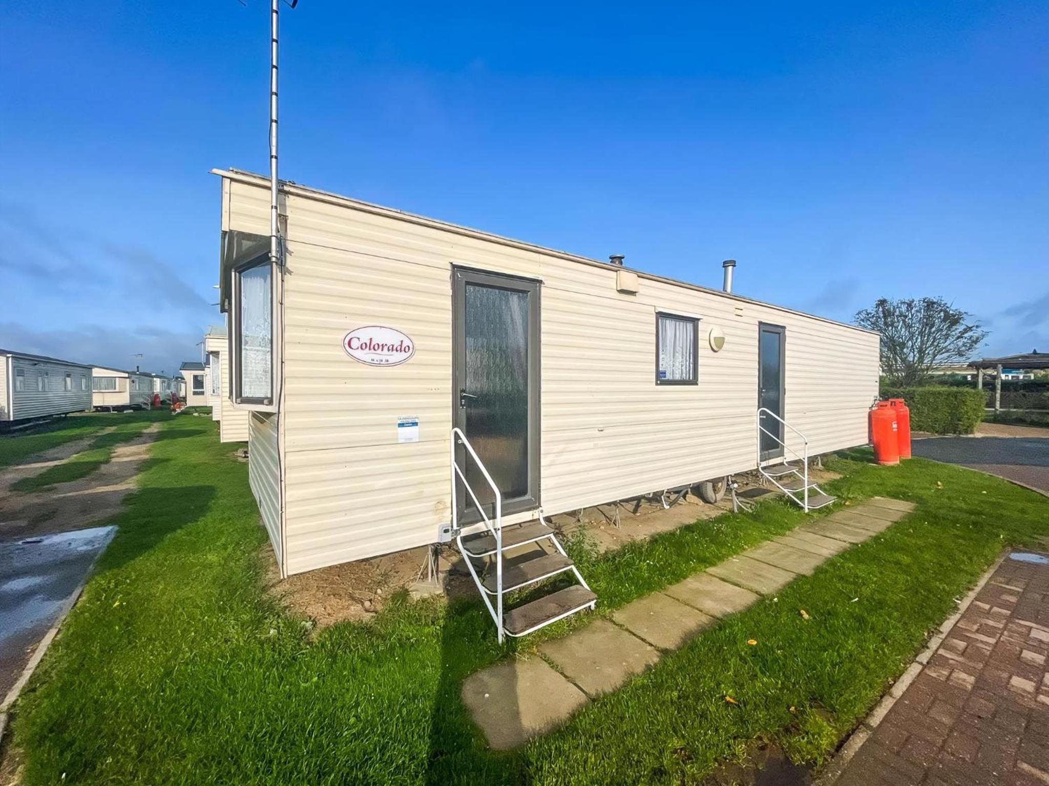 8 Berth Caravan At California Cliffs By Scratby Beach In Norfolk Ref 50001D view 5