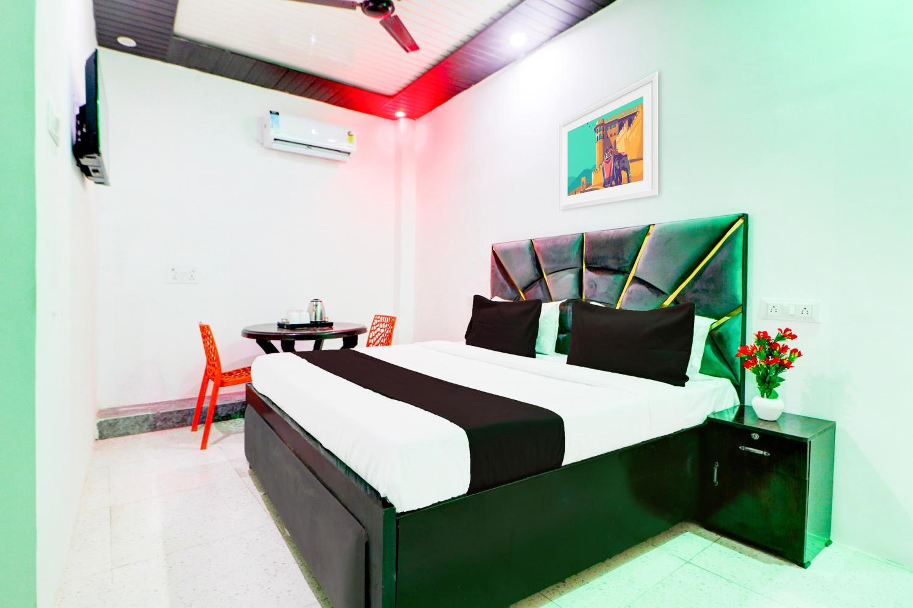 Hotel O Moon Light Inn
