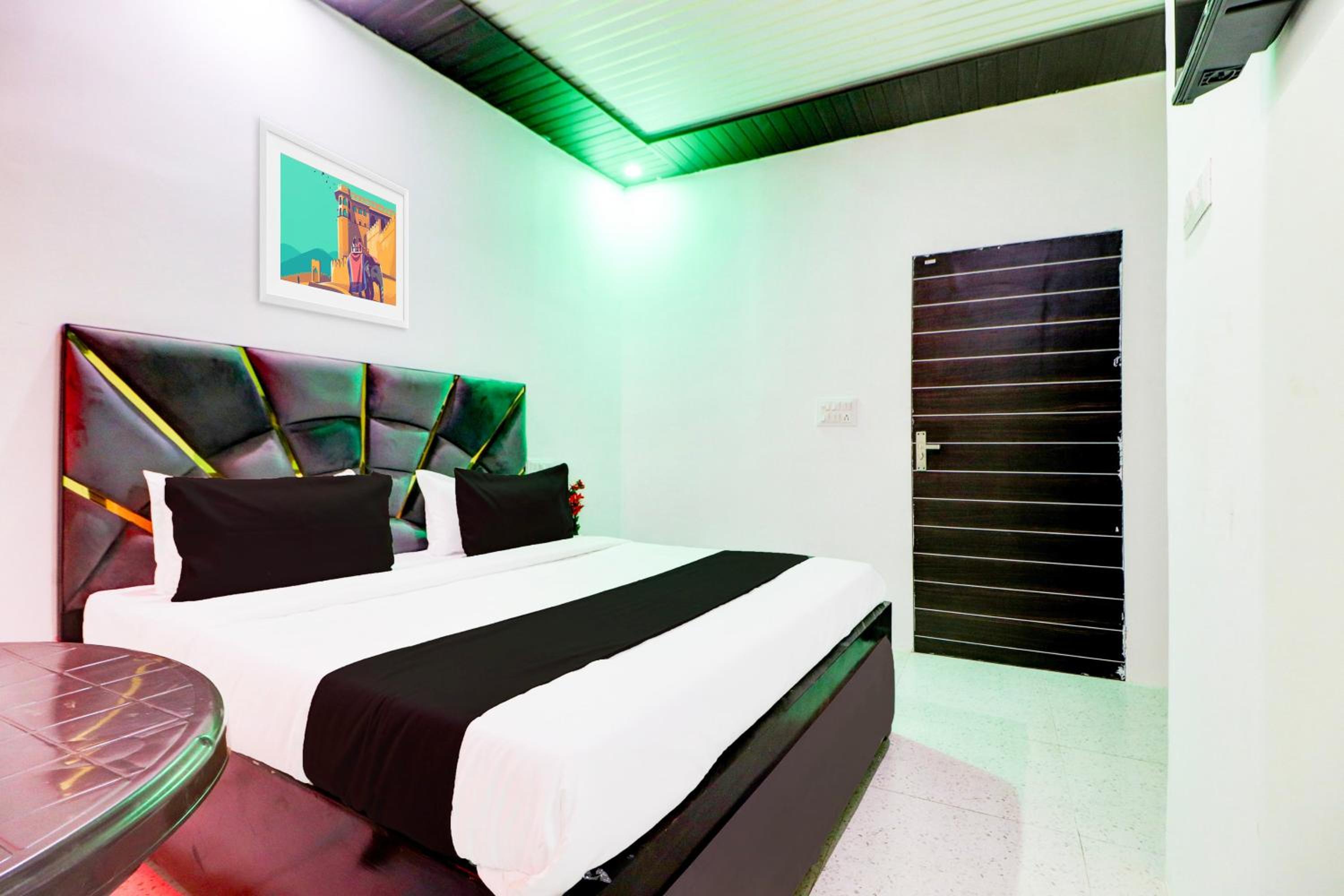 Hotel O Moon Light Inn