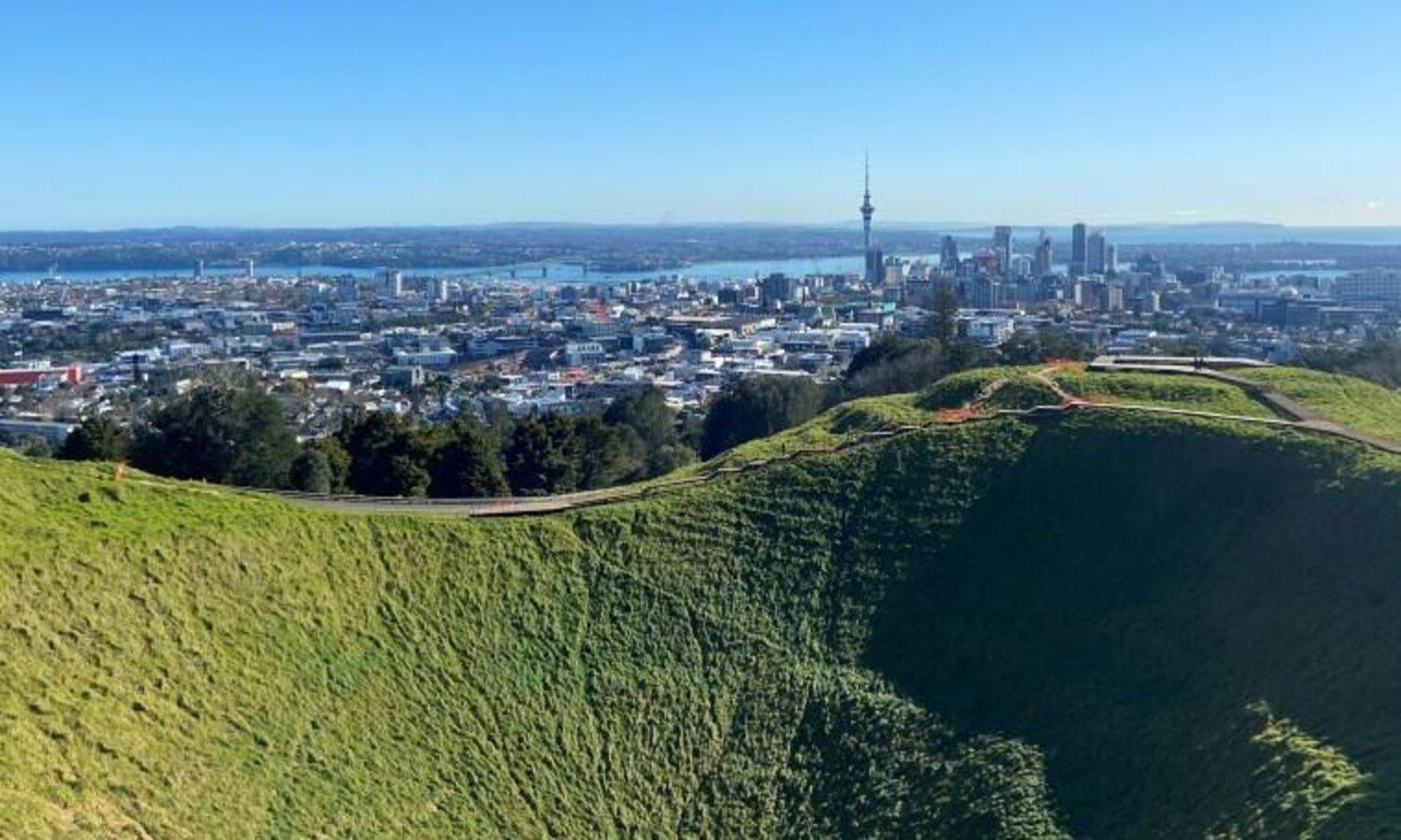 Comfy 4BR Home w Mt Wellington View Zodiak Stays view 4